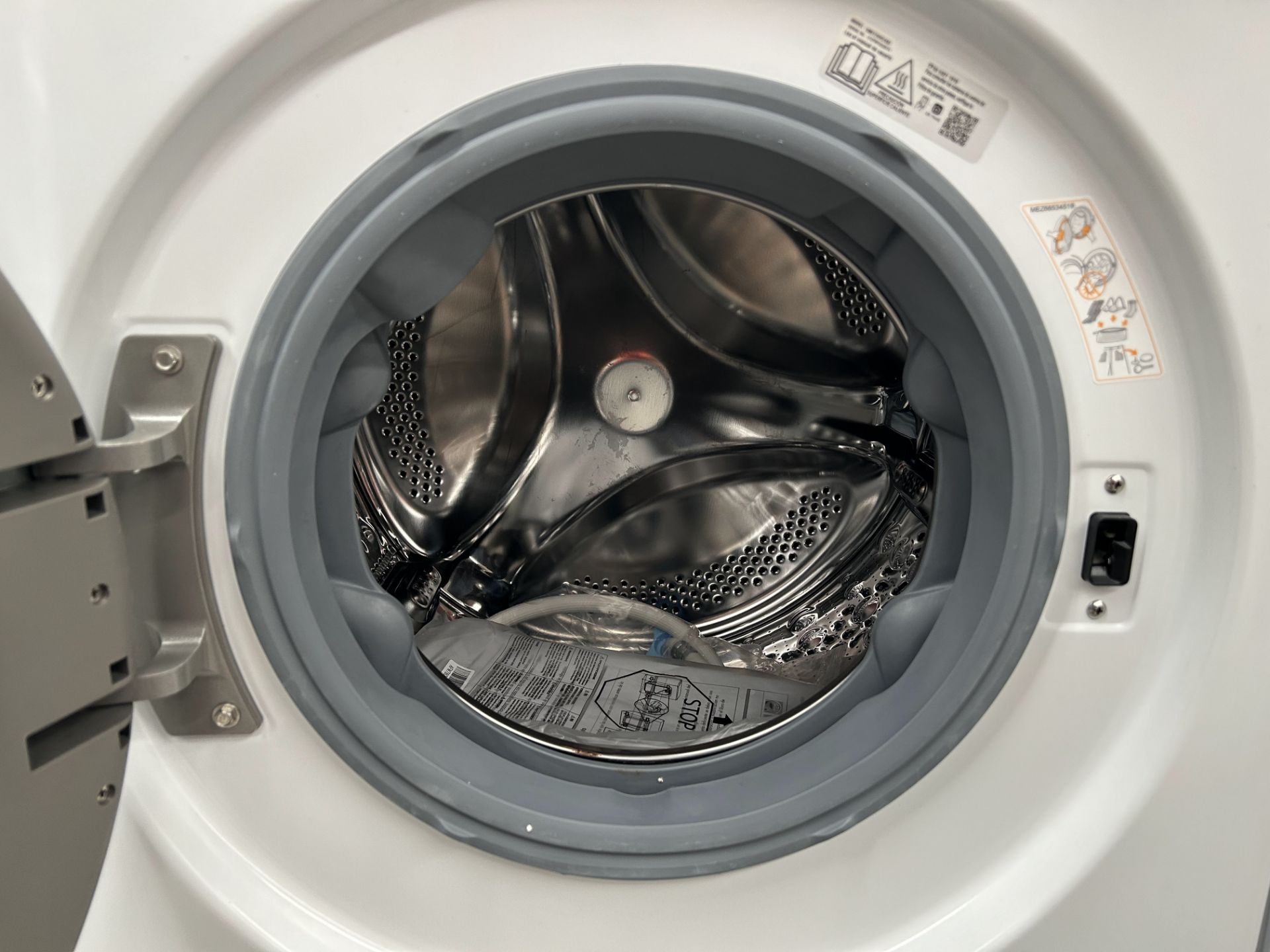 Lote de 2 lavadoras contiene: 1 Lavadora de 12 KG Marca LG, Modelo WM12WVC4S6, Serie 53874, Color B - Image 5 of 8