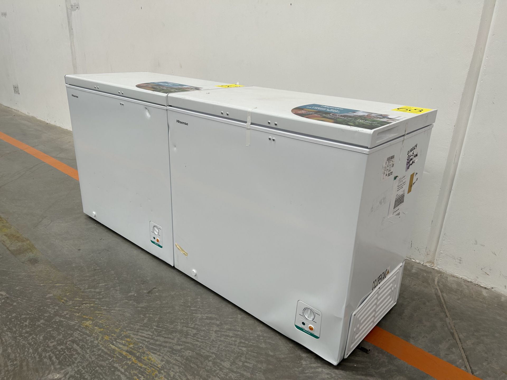 Lote de 2 congeladores contiene: 1 congelador Marca HISENSE, Modelo FC70D6BWX, Serie 20778, Color B - Image 2 of 7