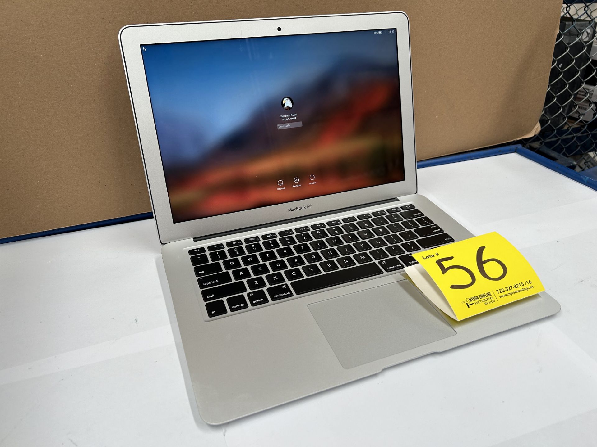 Laptop Macbook Air 2017, pantalla de 13", 8 GB de RAM, 128 GB de Almacenamiento Color GRIS, (Equipo - Image 2 of 5