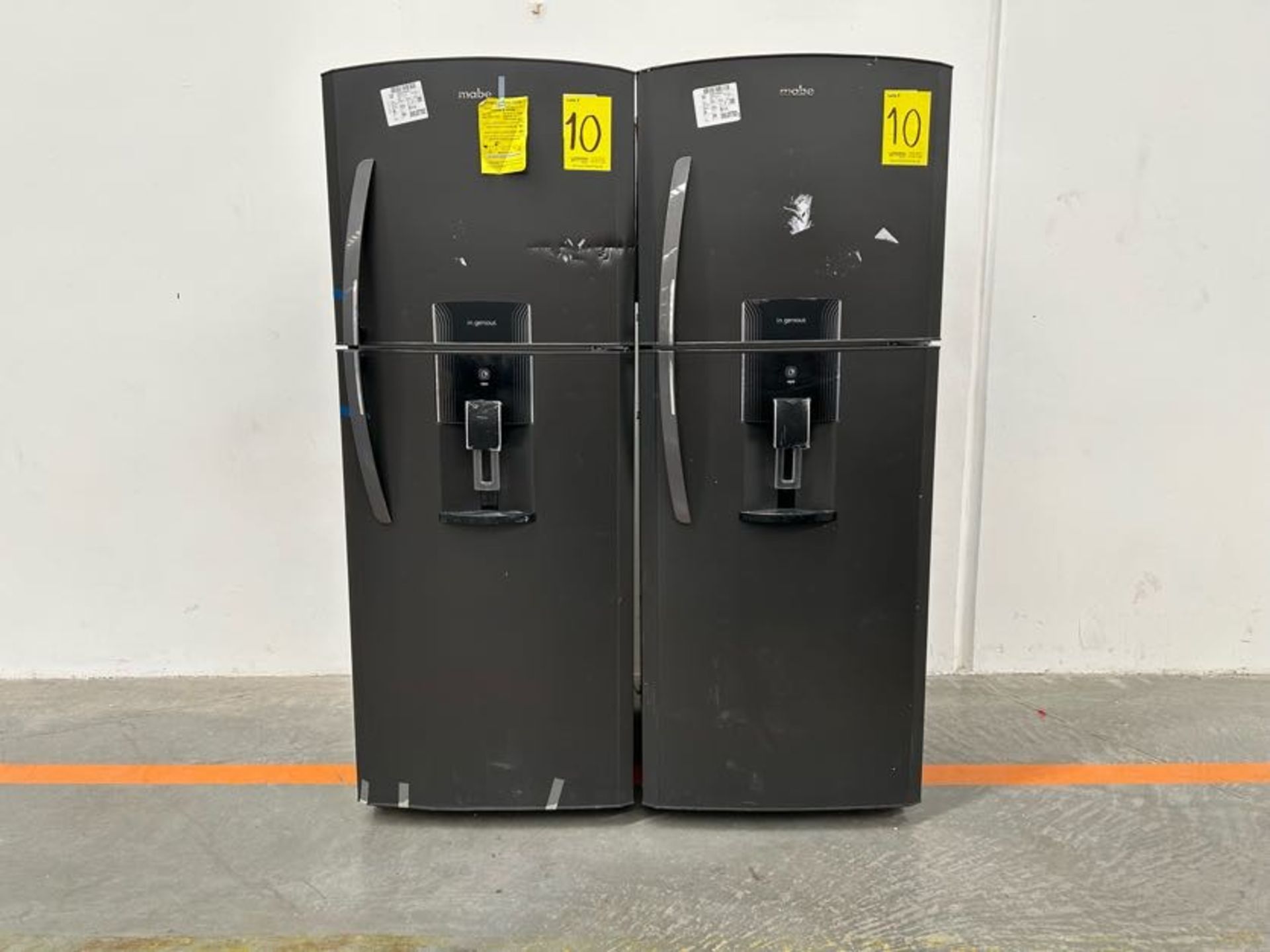 Lote de 2 Refrigeradores contiene: 1 Refrigerador con dispensador de agua Marca MABE, Modelo RME360