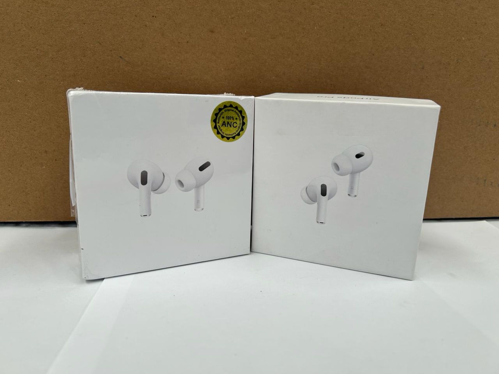 Lote de 11 piezas contiene: 2 audífonos de diadema tipo "airpods max"; 1 mini barra de sonido A500; - Bild 2 aus 5