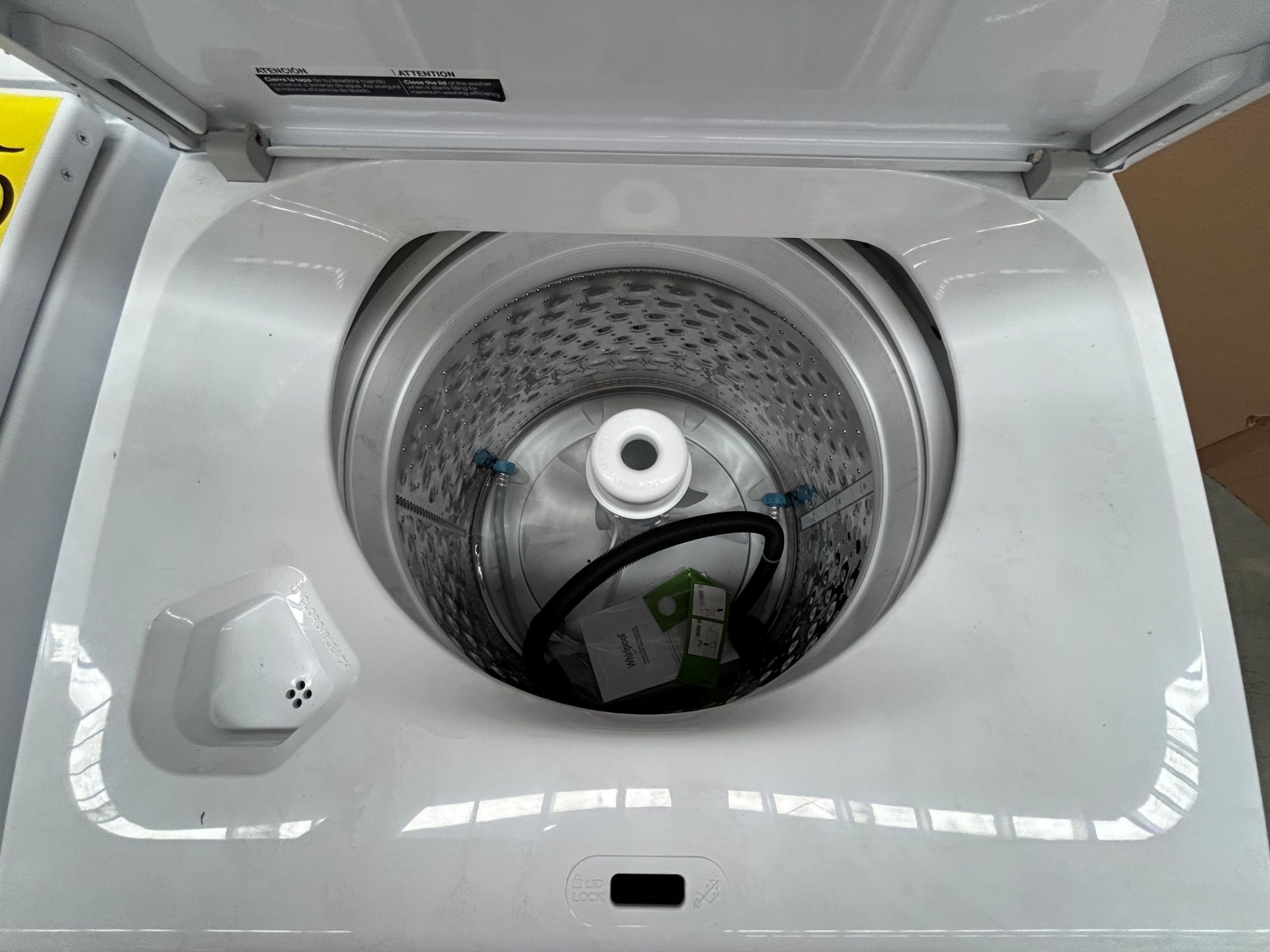 Lote de 2 lavadoras contiene: 1 Lavadora de 16 KG Marca WHIRPOOL, Modelo 8MWTW1612MJQ1, Serie 95066 - Image 5 of 6