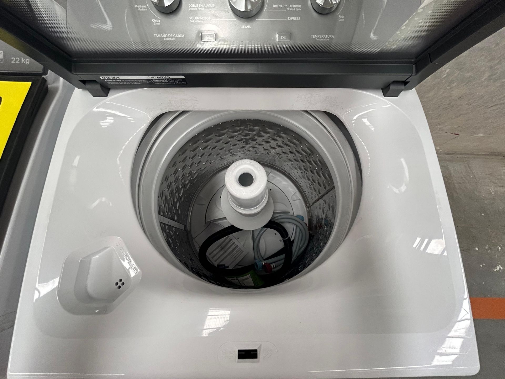 Lote de 2 lavadoras contiene: 1 Lavadora de 22 KG Marca WHIRPOOL, Modelo 8MWTW2224WJM0, Serie 34840 - Image 5 of 6