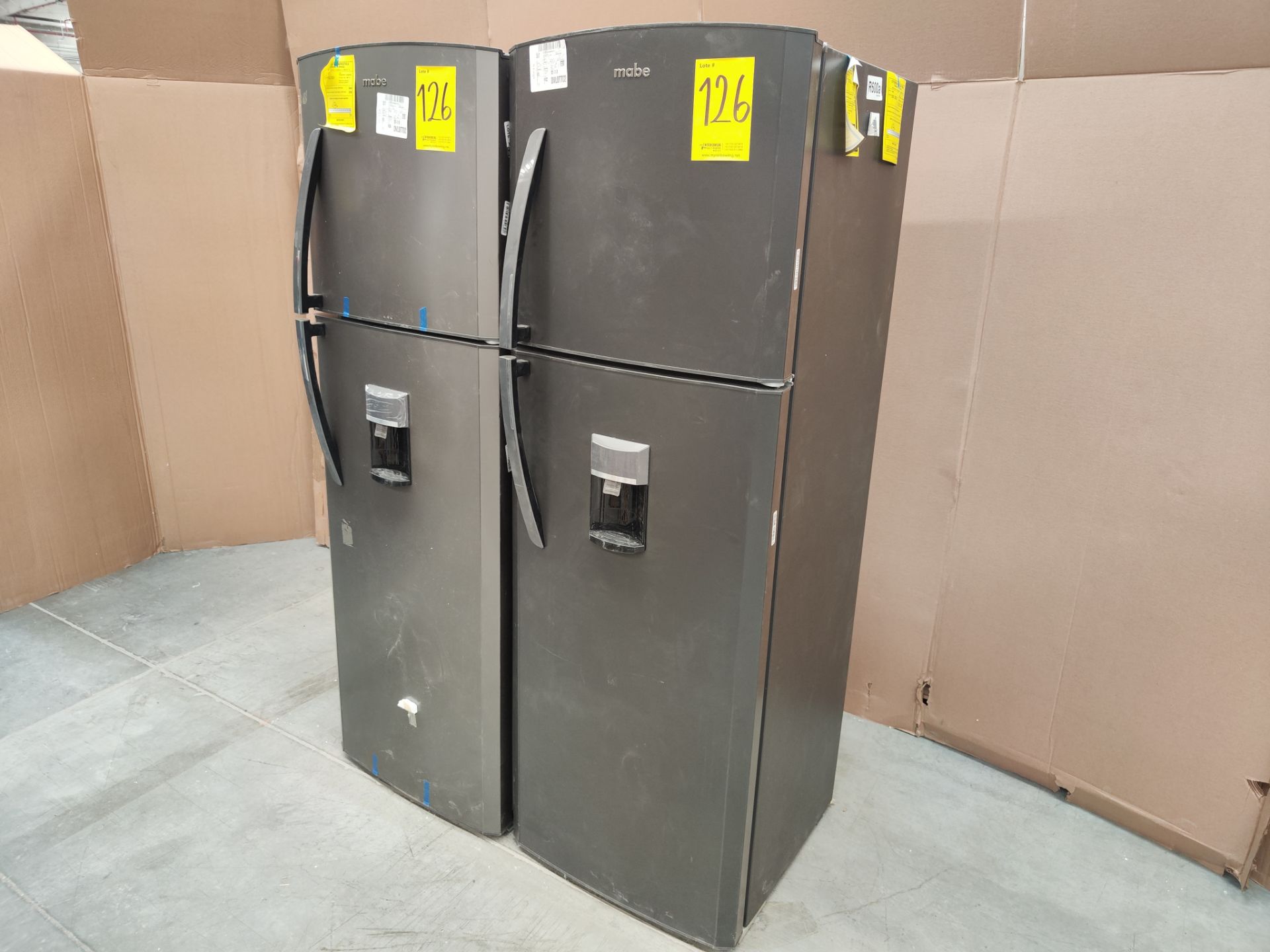 Lote de 2 Refrigeradores contine: 1 Refrigerador Marca MABE, Modelo RMA300FJMR, Serie 00346, Color - Image 2 of 14