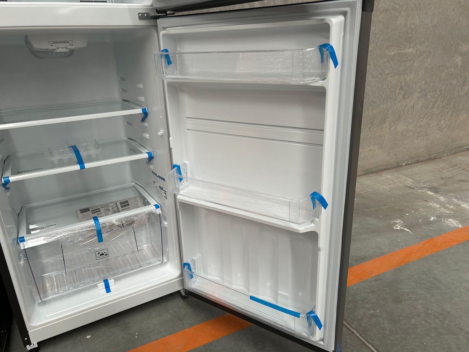 Lote de 2 Refrigeradores contiene: 1 Refrigerador Marca MABE, Modelo RME360PVMRM0, Serie 21969, Col - Image 13 of 15