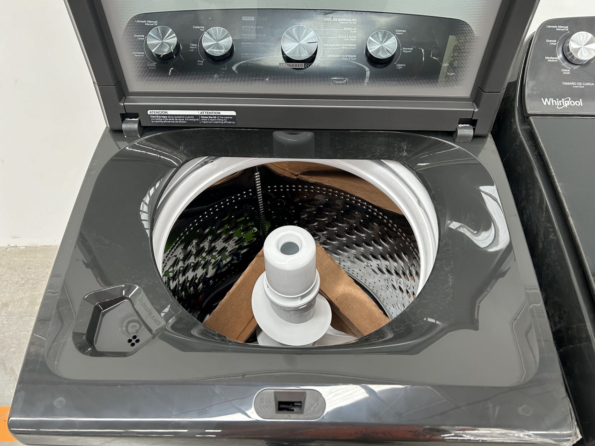 Lote de 2 lavadoras contiene: 1 Lavadora de 20 KG Marca WHIRPOOL, Modelo 8MWTW2024WLG0, Serie 03392 - Image 4 of 6