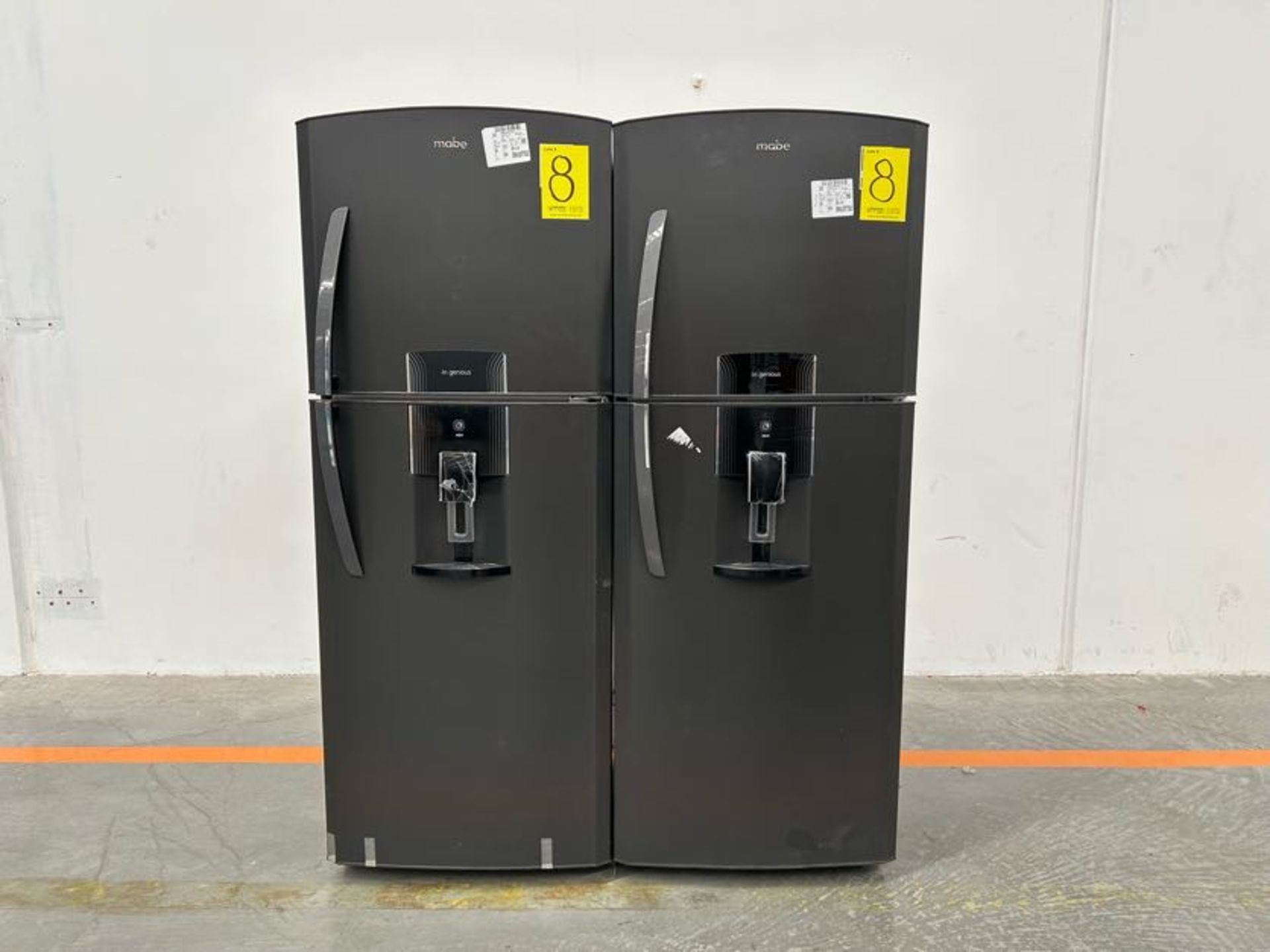 Lote de 2 Refrigeradores contiene: 1 Refrigerador con dispensador de agua Marca MABE, Modelo RME360