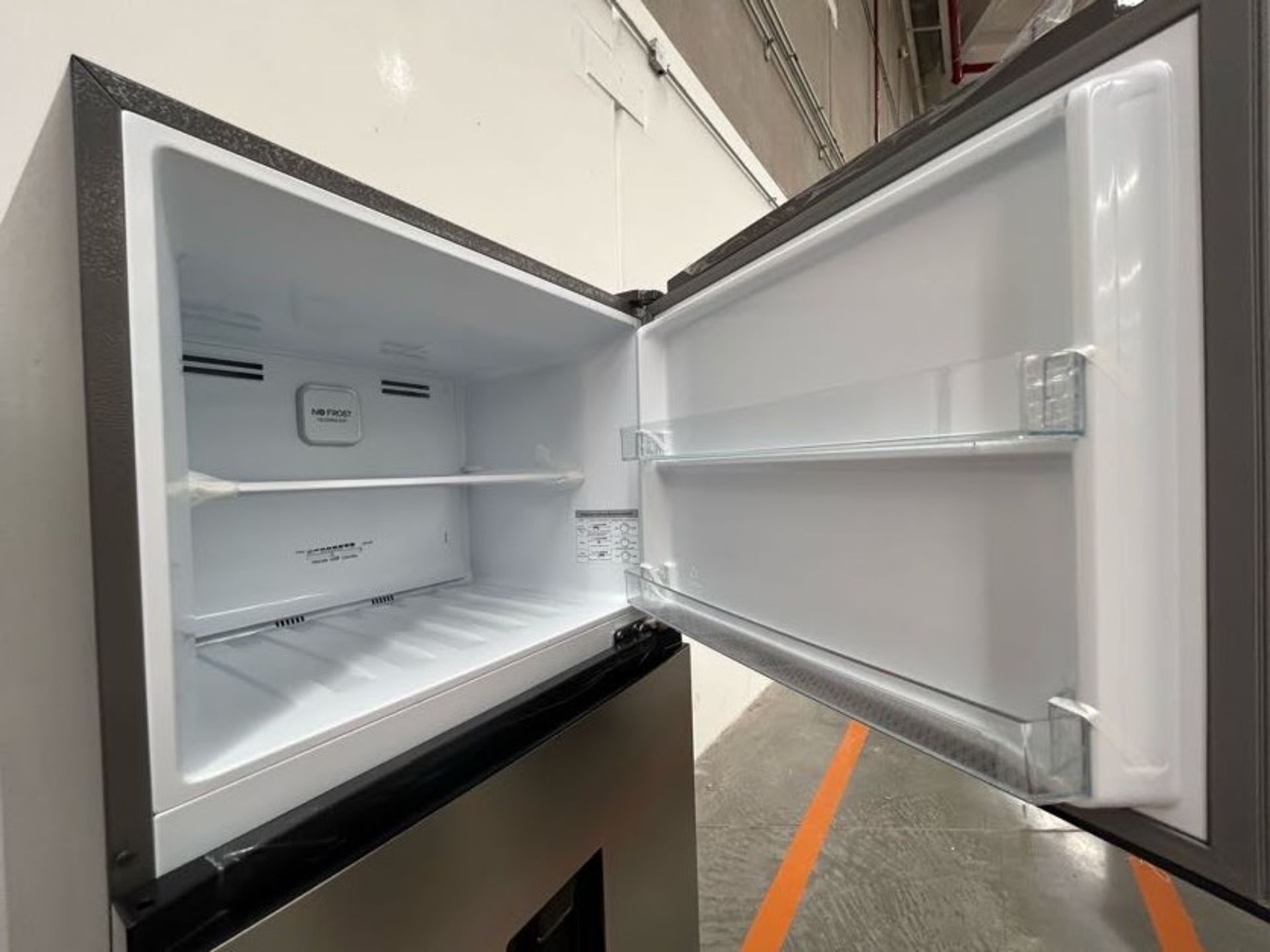 Refrigerador con dispensador de agua Marca HISENSE, Modelo RT16N6CDX, Serie 70114, Color GRIS (Equi - Image 4 of 6