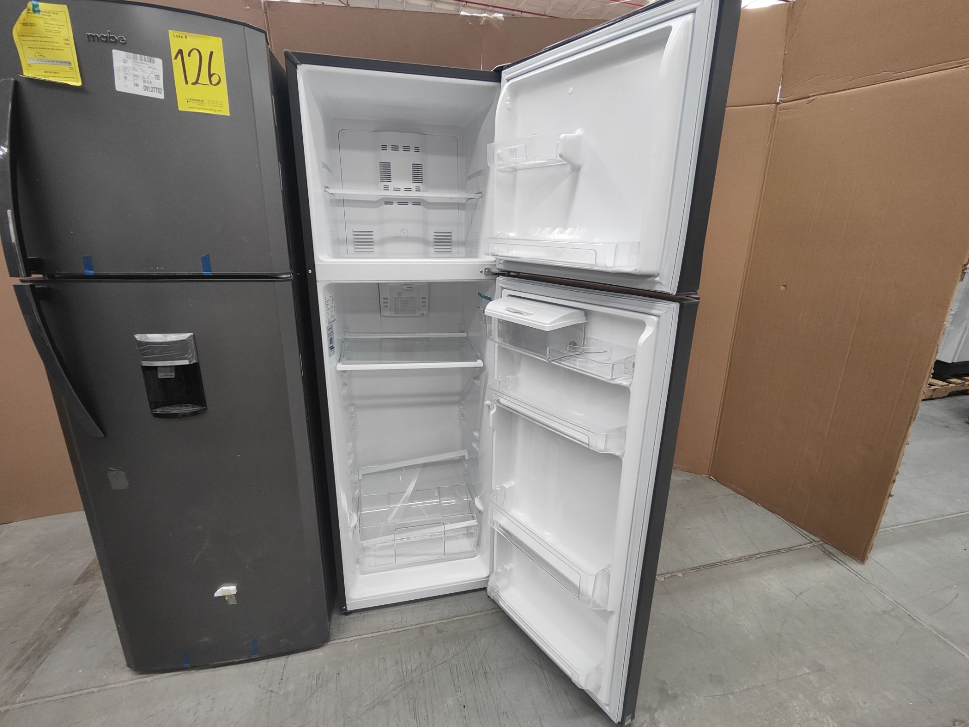 Lote de 2 Refrigeradores contine: 1 Refrigerador Marca MABE, Modelo RMA300FJMR, Serie 00346, Color - Image 9 of 14