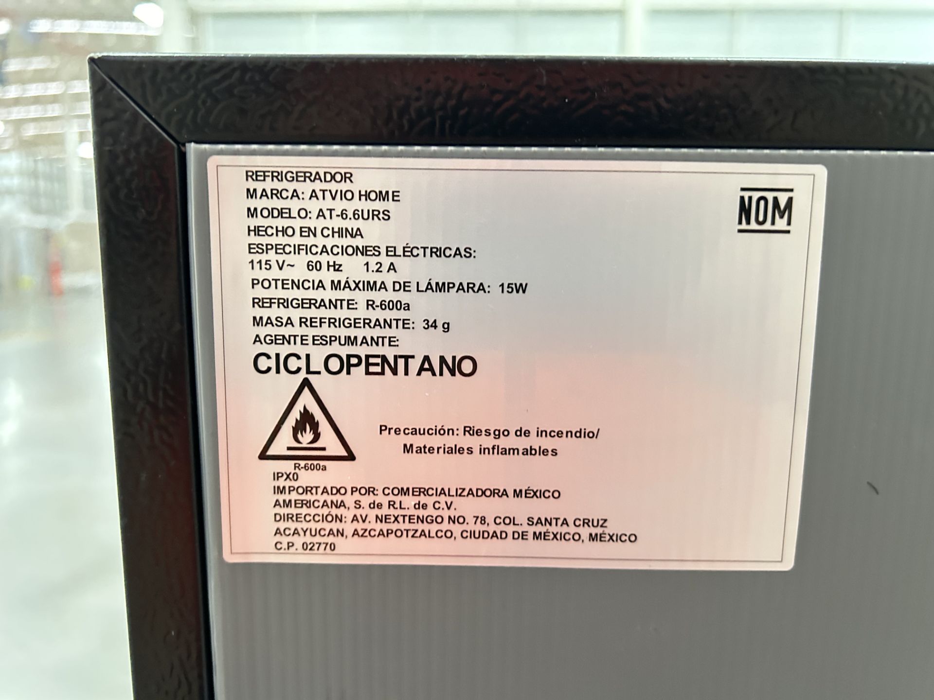 Lote de 2 Refrigeradores, Contiene: 1 Refrigerador con dispensador de agua Marca ATVIO, Modelo AT6. - Image 6 of 12