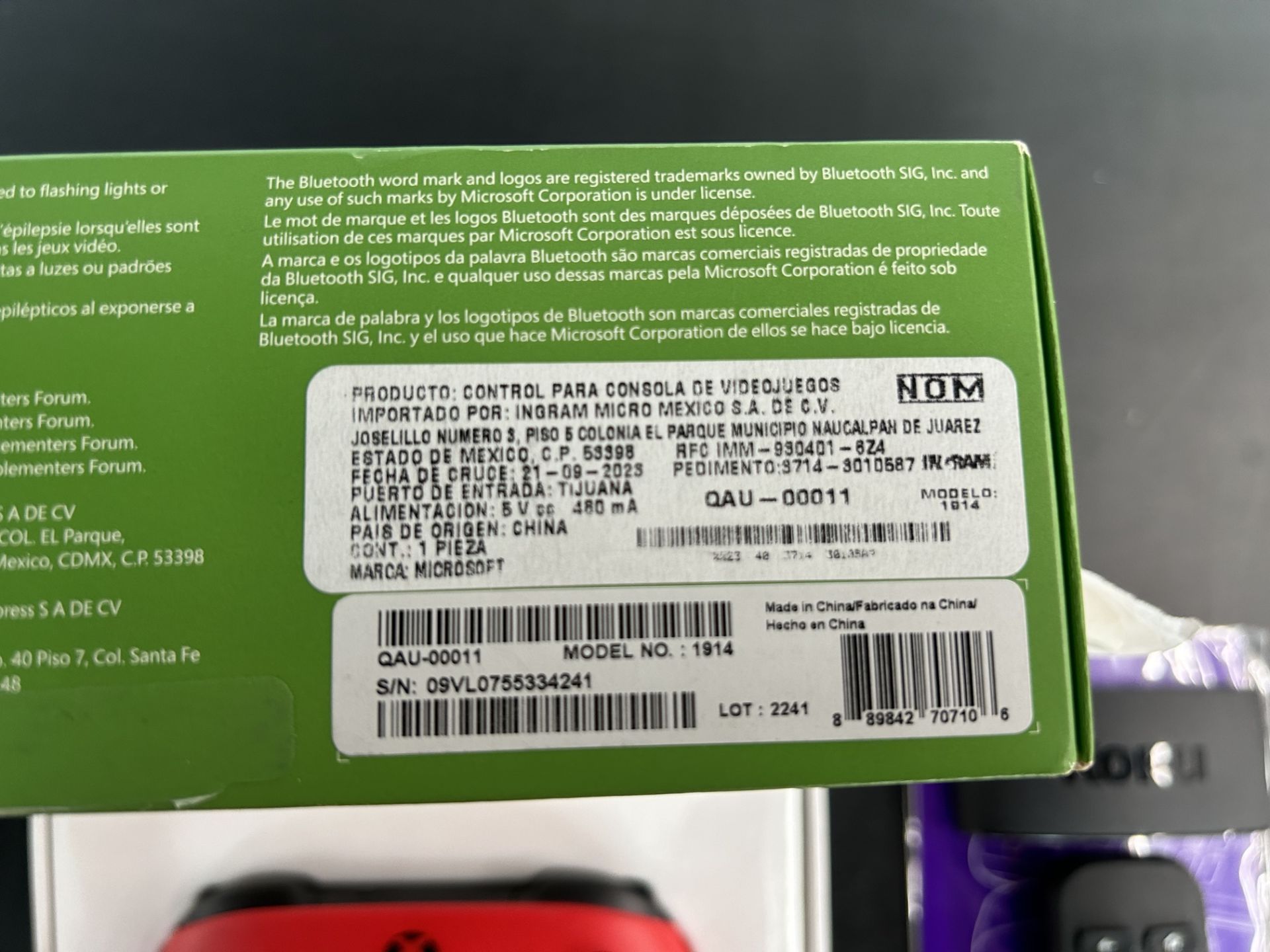 Lote de 2 artículos, Contiene: 1 Mando para XBOX Modelo 1914, Serie 09VL0755334241, Color ROJO; 1 C - Image 4 of 7