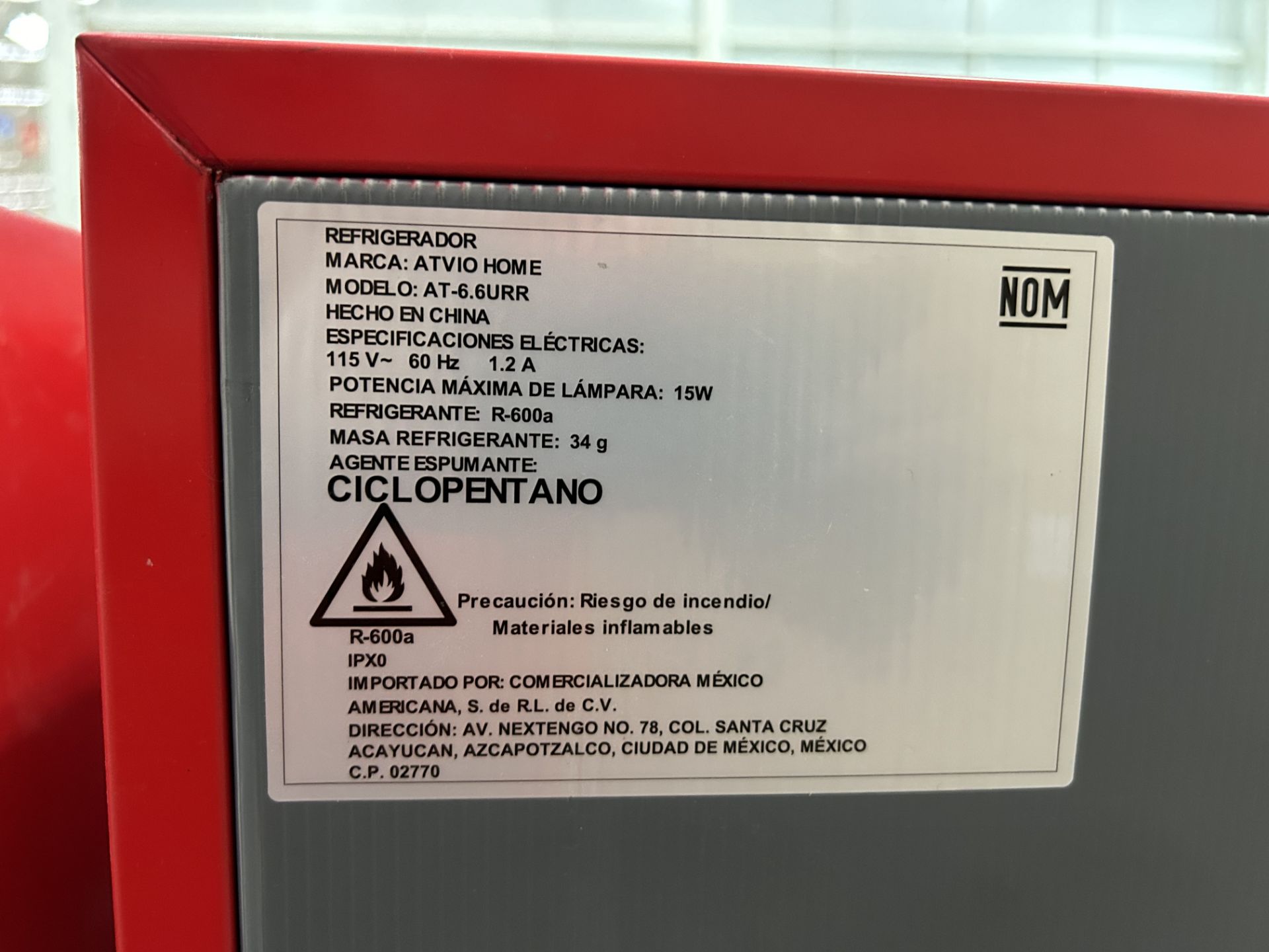 Lote de 2 Refrigeradores, Contiene: 1 Refrigerador con dispensador de agua Marca ATVIO, Modelo AT6. - Image 8 of 12