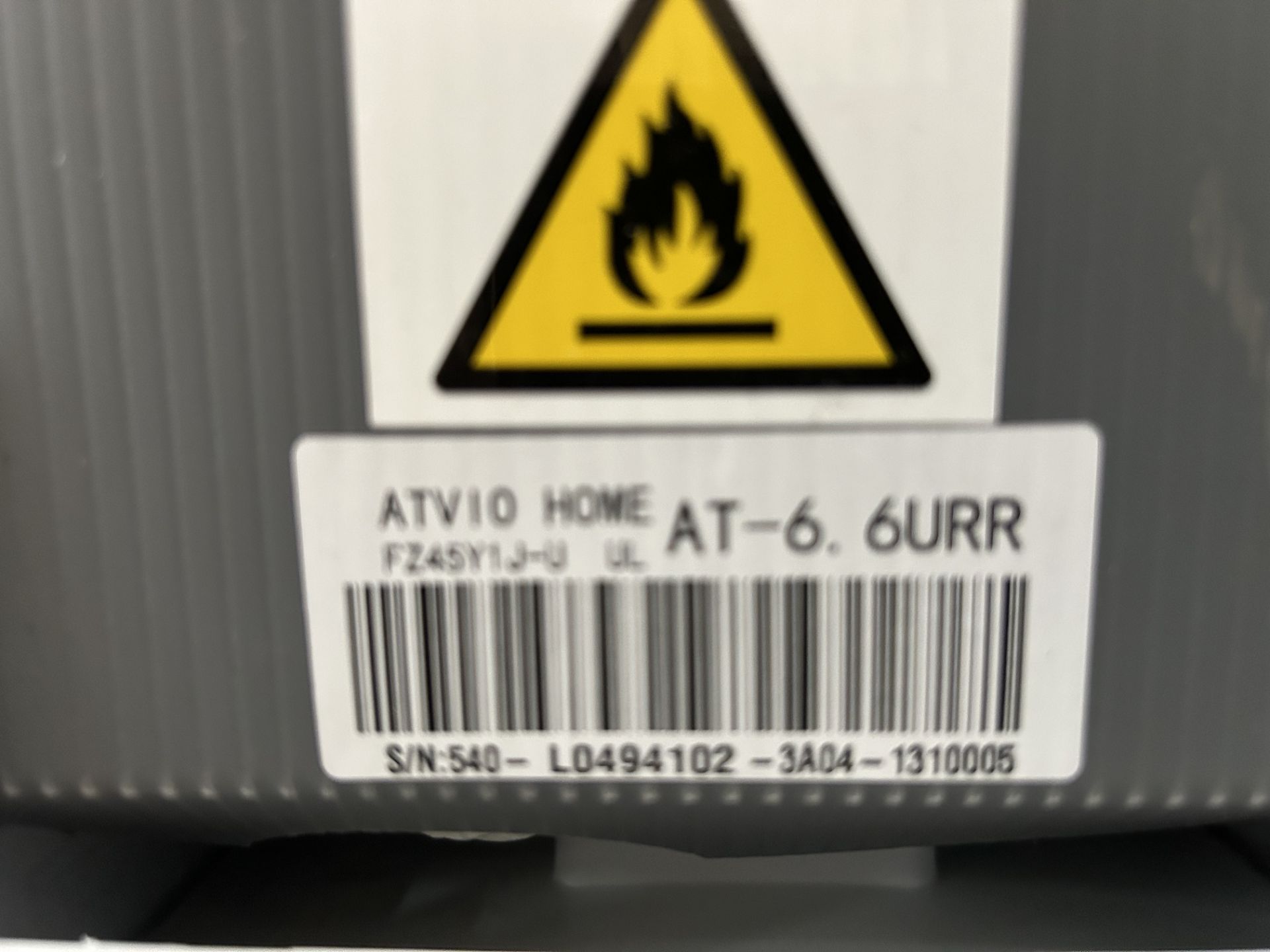 Lote de 2 Refrigeradores, Contiene: 1 Refrigerador con dispensador de agua Marca ATVIO, Modelo AT6. - Image 7 of 12