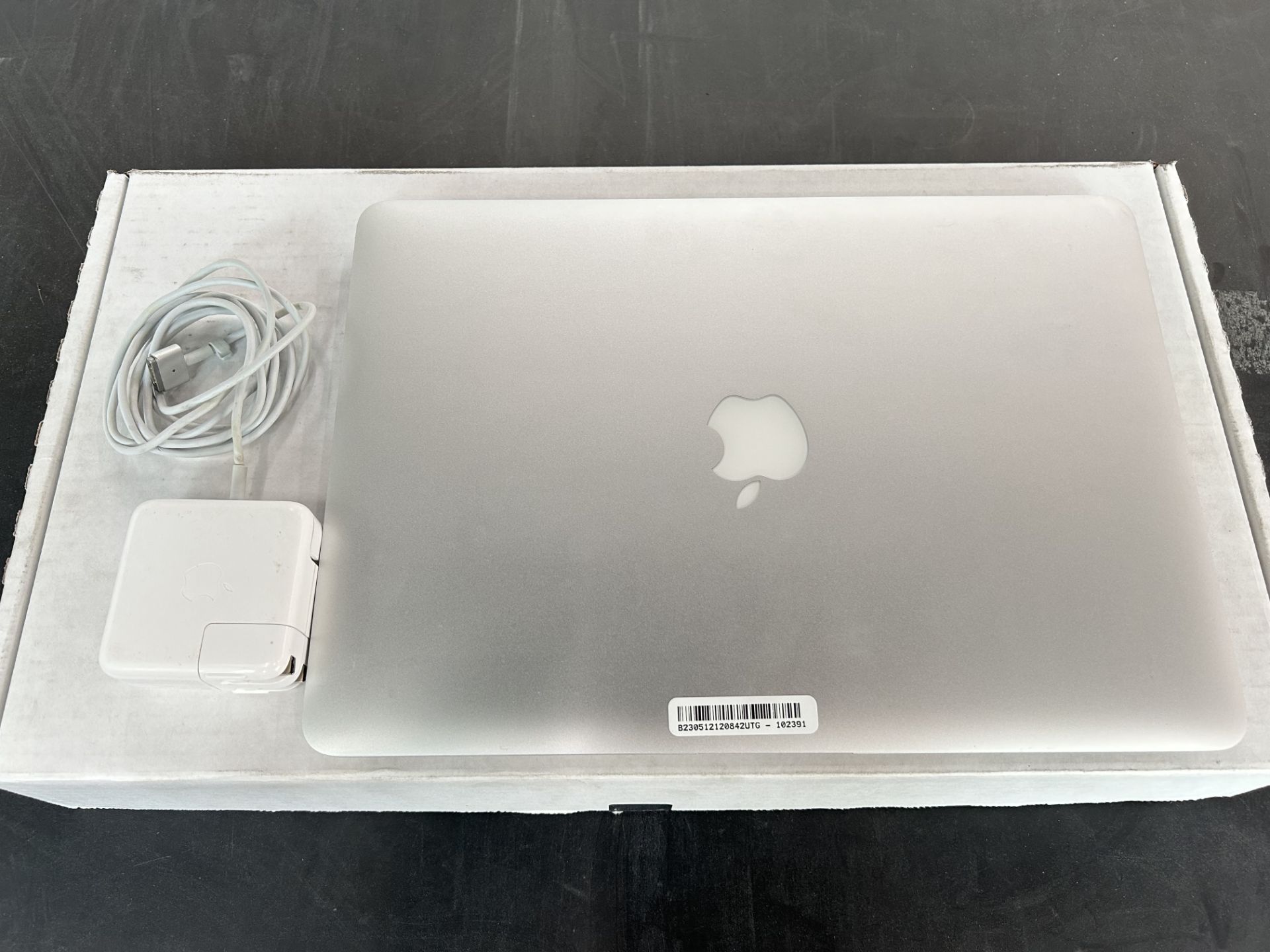 Computadora Apple MacBook Air 2017 Modelo A1466, Serie FVFD34QDJ1WK, Core i5, 8 Gb RAM, 128 SSD, Co - Image 4 of 7