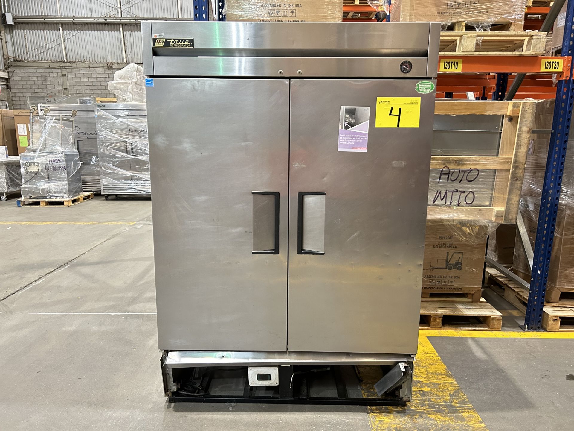 1 Refrigerador Marca TRUE Modelo T-49, Serie 8178940, 115 v 60 Hz, Medidas 127 cm x 75 cm x 199 cm