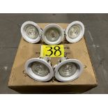 33 Spots Blancos para plafón con luces Led, medidas 15 cm de radio x 16 de largo (FALTANTES DE LUCE