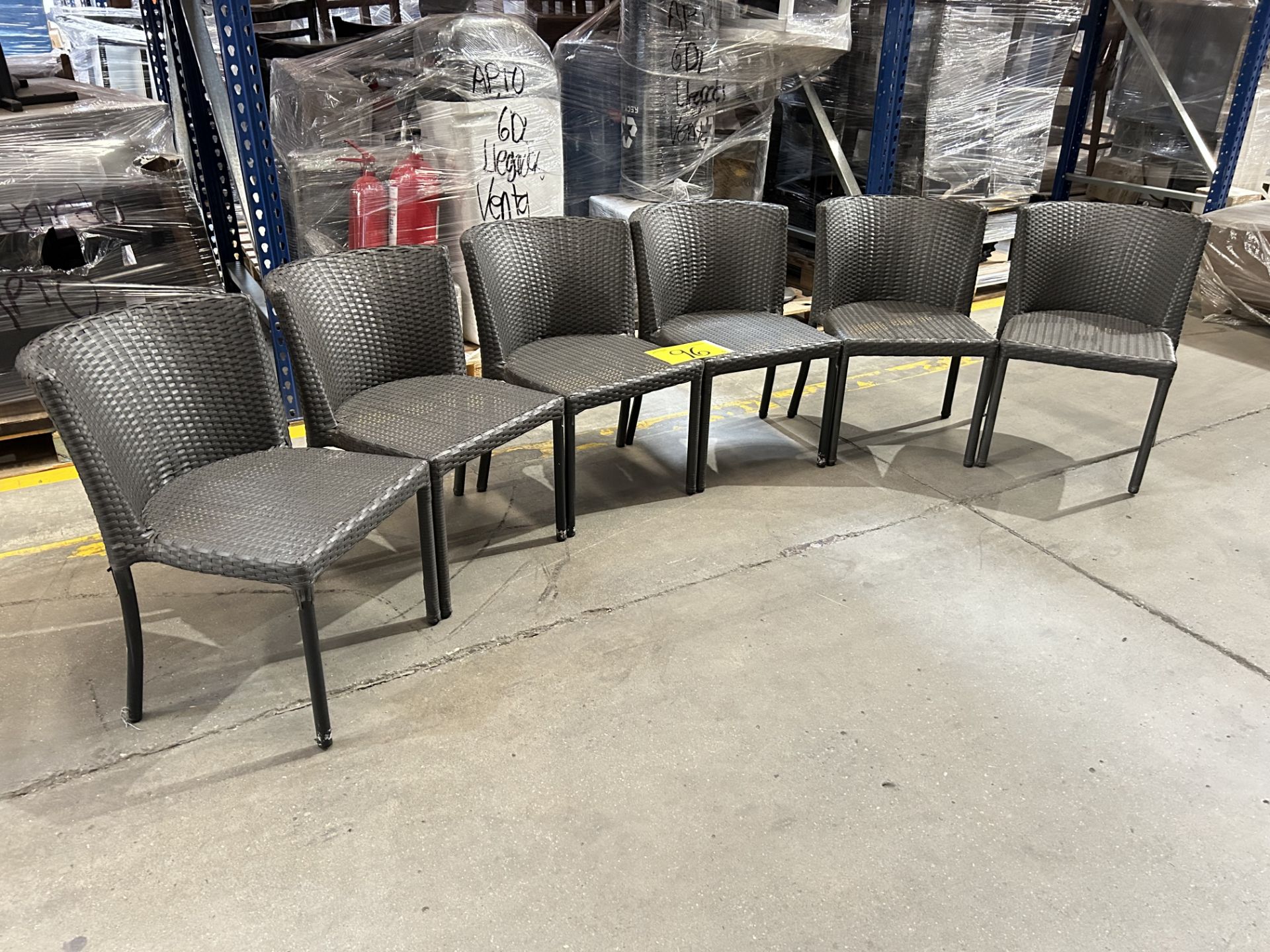 6 sillas de ratán respaldo curvo para exterior Color Café Medidas 55 cm x 62 cm x 74 cm (Equipo Usa - Image 3 of 5