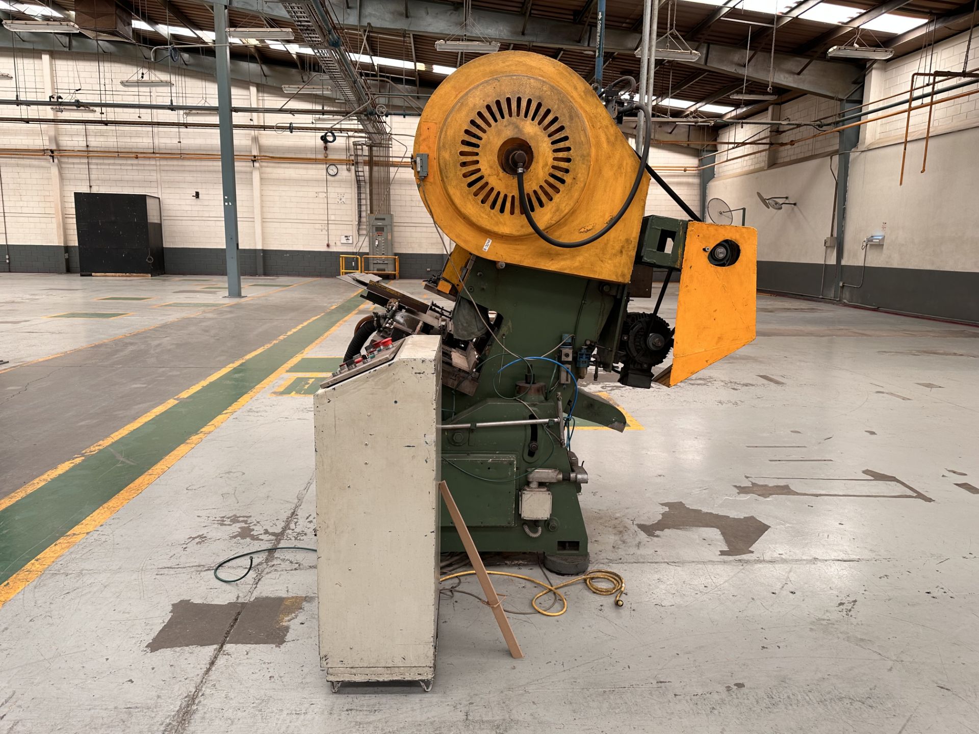 DESIRO 30 ton Die Stamping Press, Model GD26, Serial No. S/S, Year ND, 440V, 7.5 hp Siemens motor, - Image 4 of 15