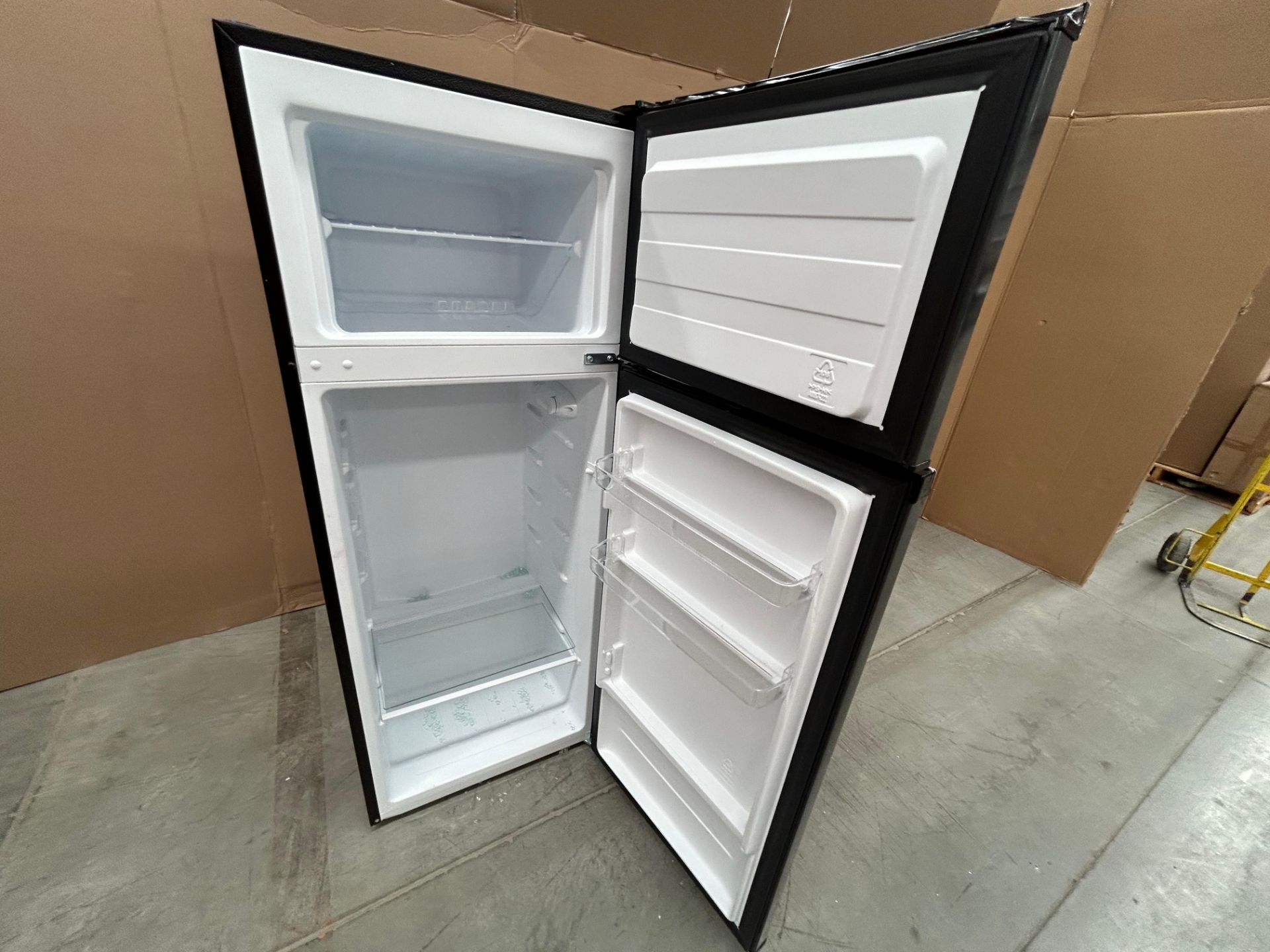 Lote de 2 refrigeradores contiene: 1 refrigerador Marca HISENSE, Modelo RT80D6AGX, Serie 20382 , Co - Image 4 of 6