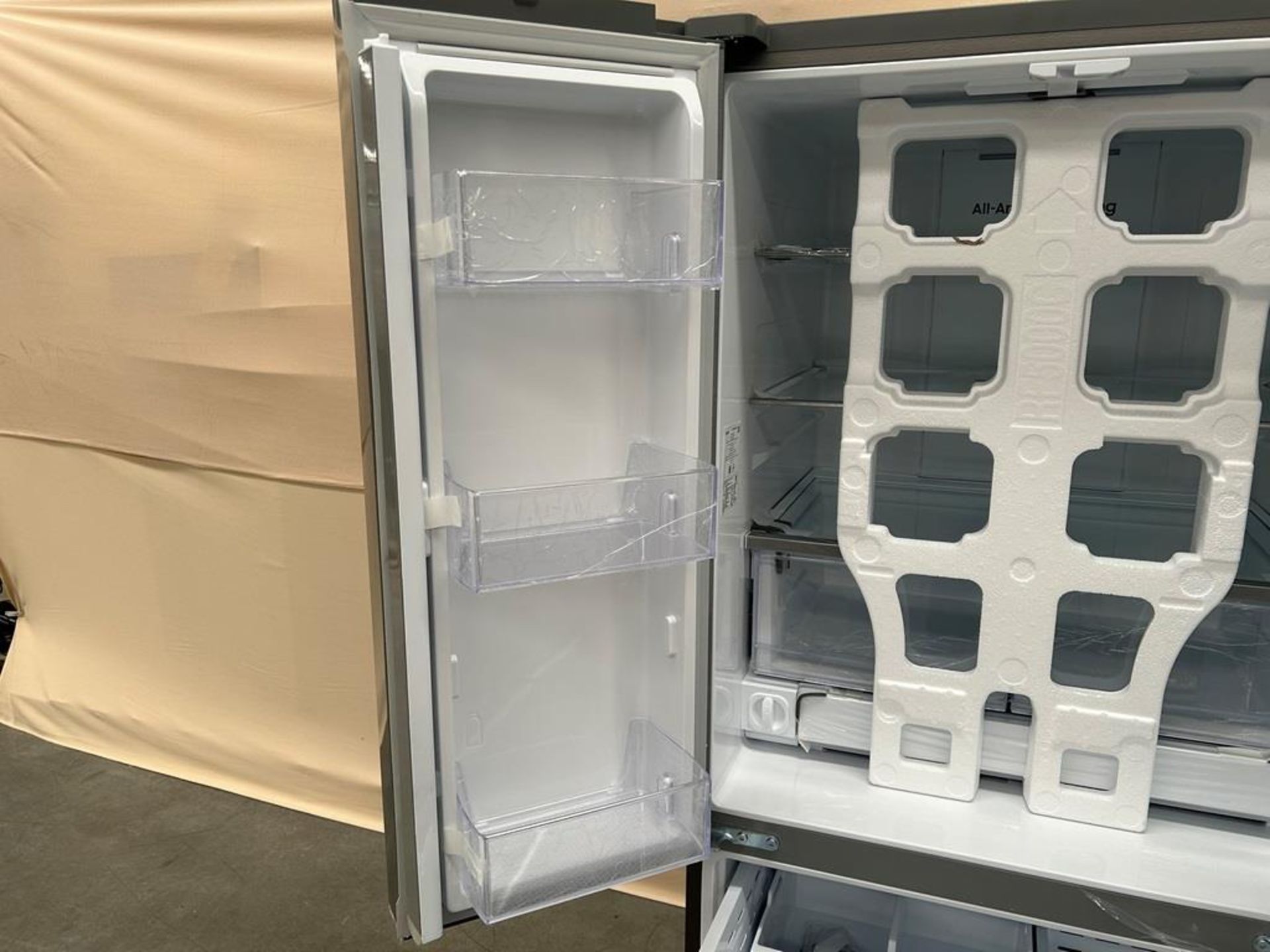 Refrigerador Marca SAMSUNG, Modelo RF25C5151S9, Serie 01154Z, Color GRIS (Equipo de devolución) - Image 6 of 8