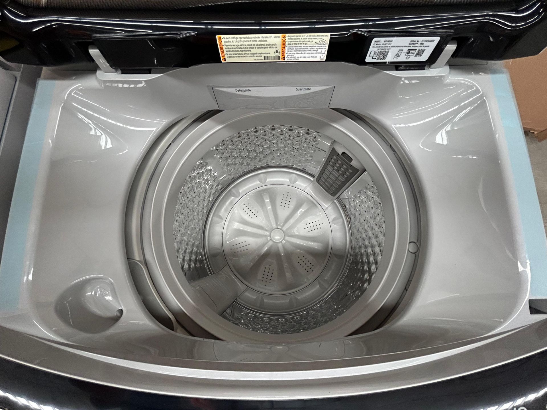 Lote de 2 lavadoras contiene: 1 Lavadora de 18 KG Marca LG, Modelo WT18DV6, Serie 4B032, Color GRIS - Image 4 of 6