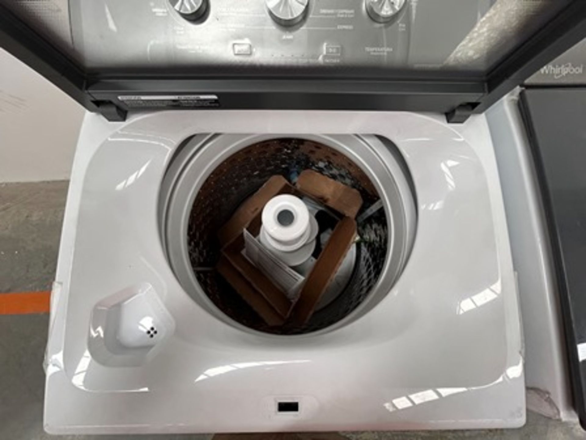 Lote de 2 lavadoras contiene: 1 Lavadora de 20 KG Marca WHIRPOOL, Modelo 8MWTW2024WPM0, Serie 83777 - Image 4 of 7