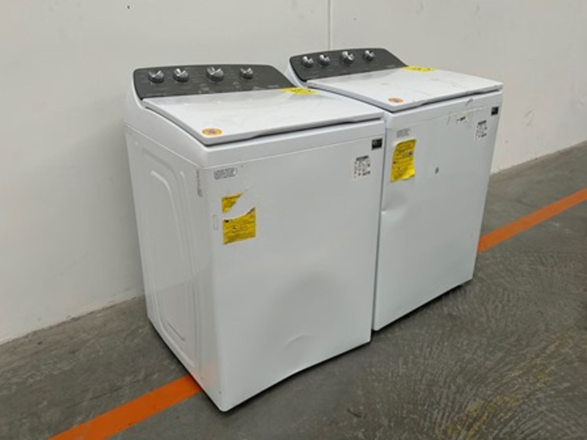 Lote de 2 lavadoras contiene: 1 Lavadora de 22 KG Marca WHIRPOOL, Modelo 8MWTW2224MPM0, Serie 42812 - Image 3 of 8