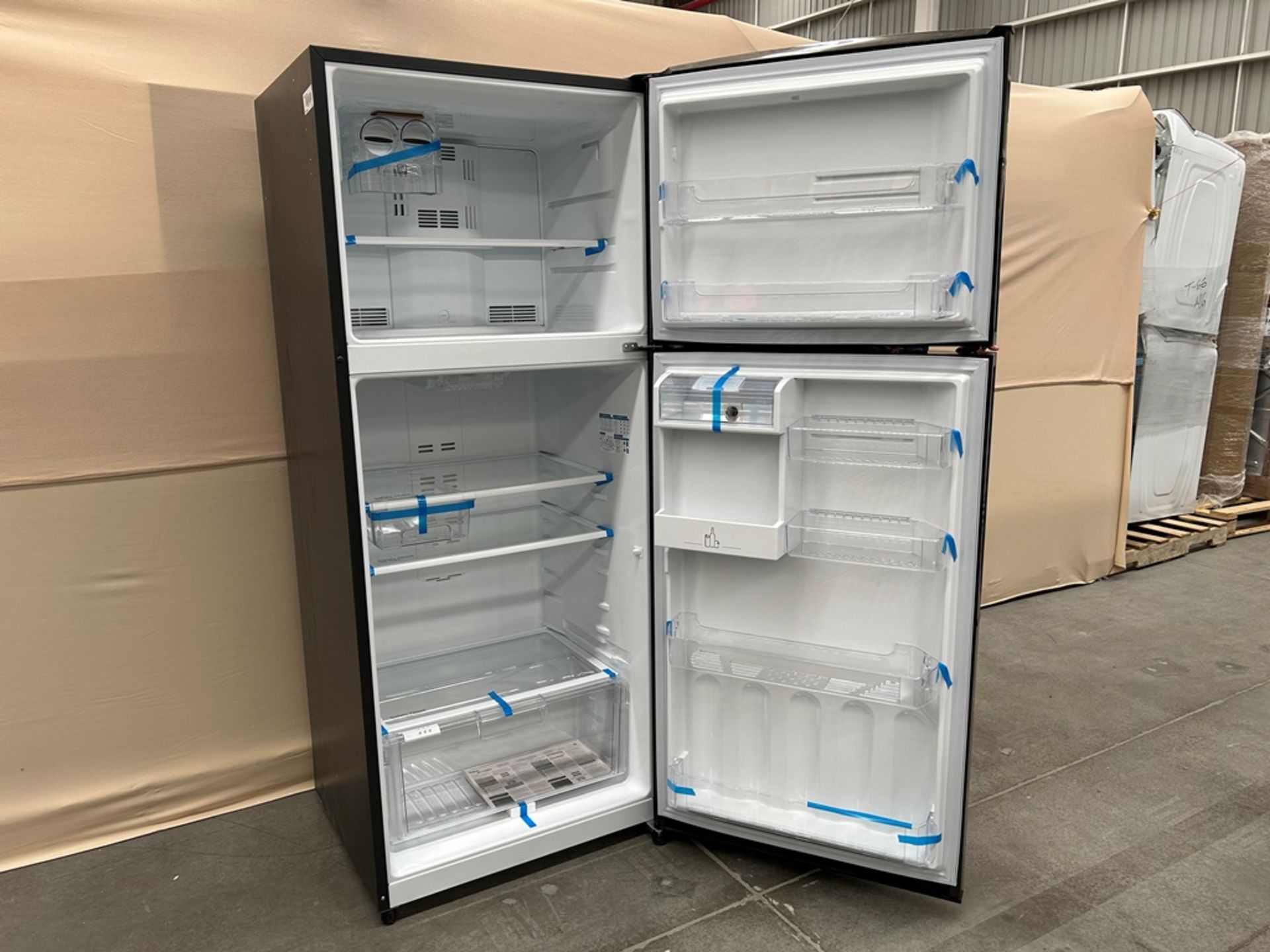 Lote de 2 refrigeradores contiene: Refrigerador con dispensador de agua Marca MABE, Modelo RMS510IA - Image 5 of 7