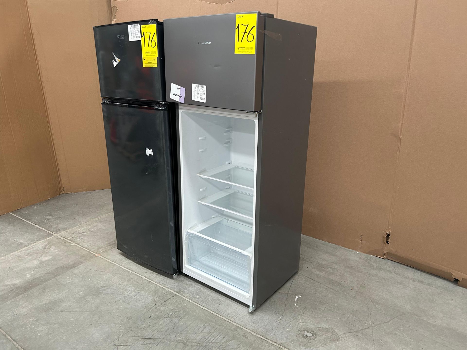 Lote de 2 refrigeradores contiene: 1 refrigerador Marca HISENSE, Modelo RT80D6AGX, Serie 20382 , Co - Image 2 of 6