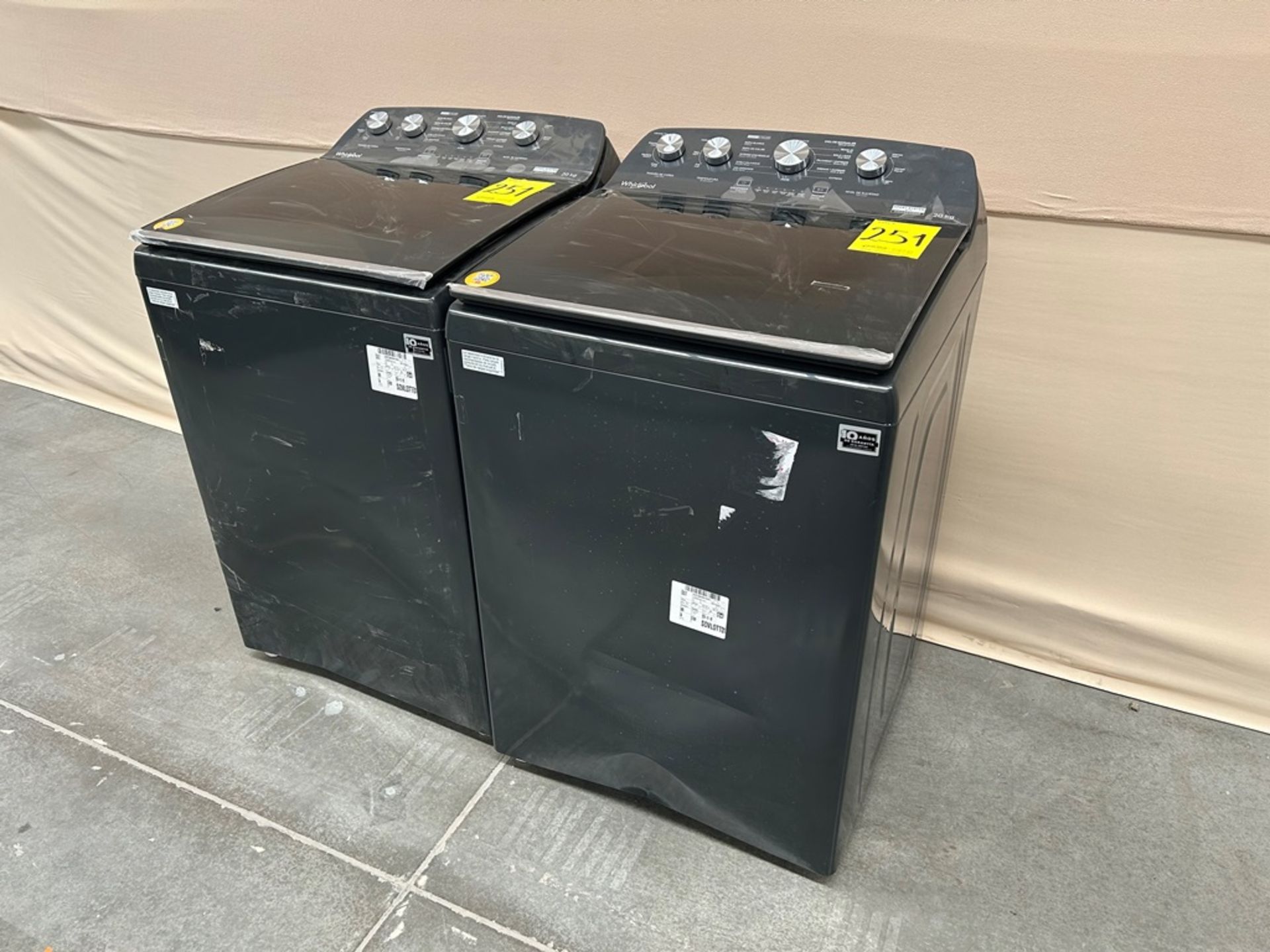 Lote de 2 lavadoras contiene: 1 Lavadora de 20 KG Marca WHIRPOOL, Modelo 8MWTW2024WLG0, Serie 45344 - Image 2 of 6