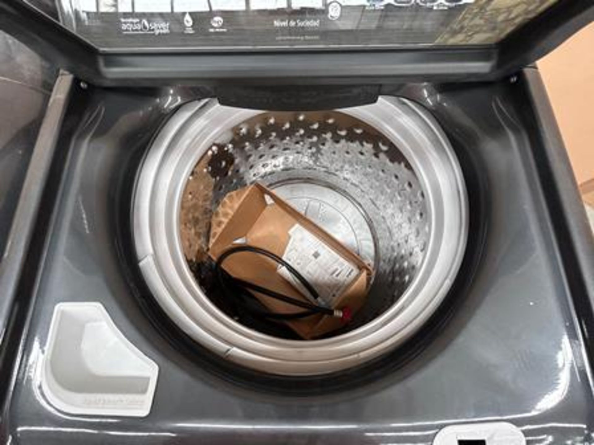 Lavadora y Secadora contiene: 1 lavadora de 24 KG Marca MABE, Modelo LMH74201WDB10, Serie 18418, Co - Image 5 of 6