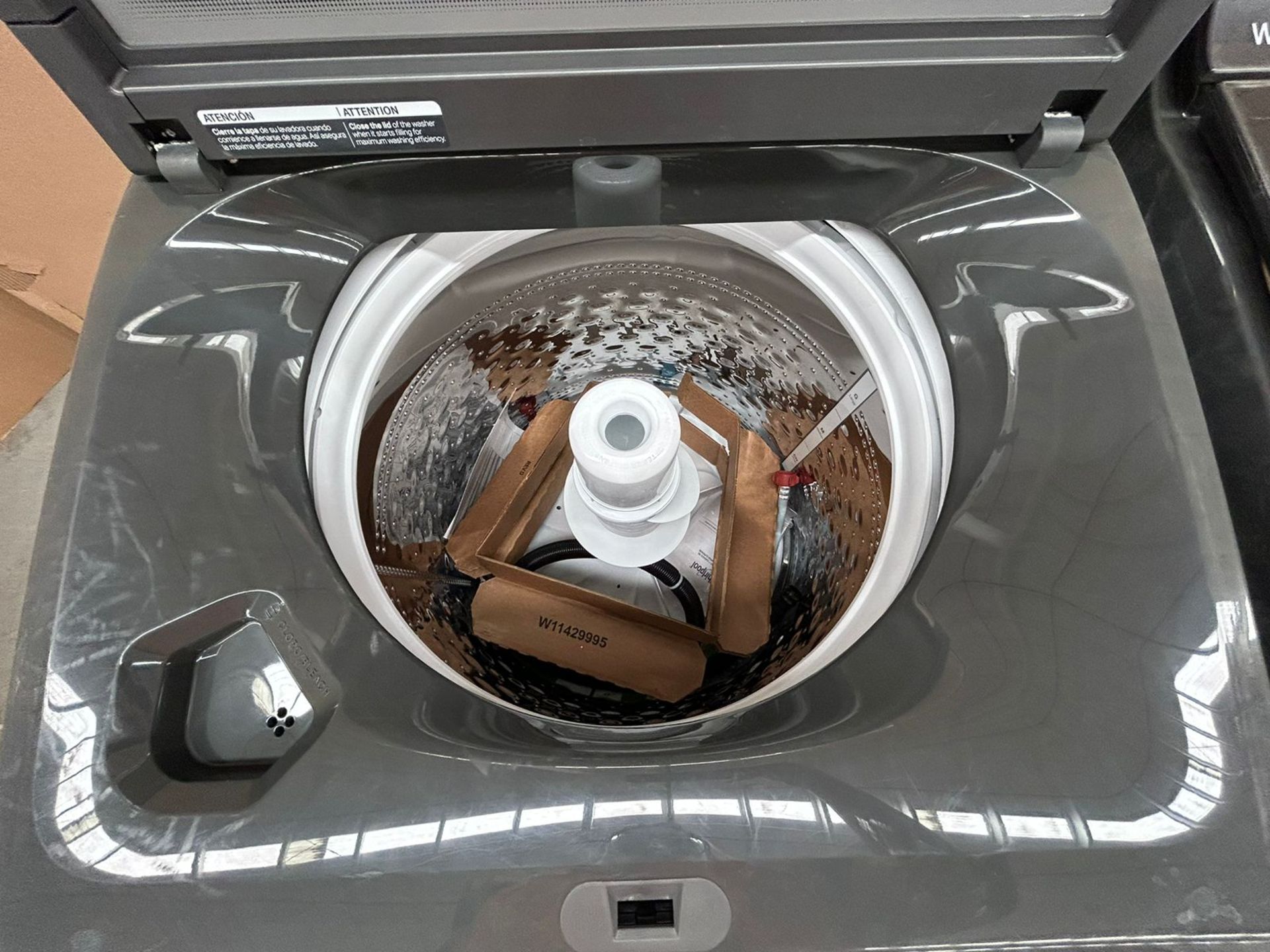 Lote de 2 lavadoras contiene: 1 Lavadora de 20 KG Marca WHIRPOOL, Modelo 8MWTW2024WLG0, Serie 19475 - Image 4 of 6