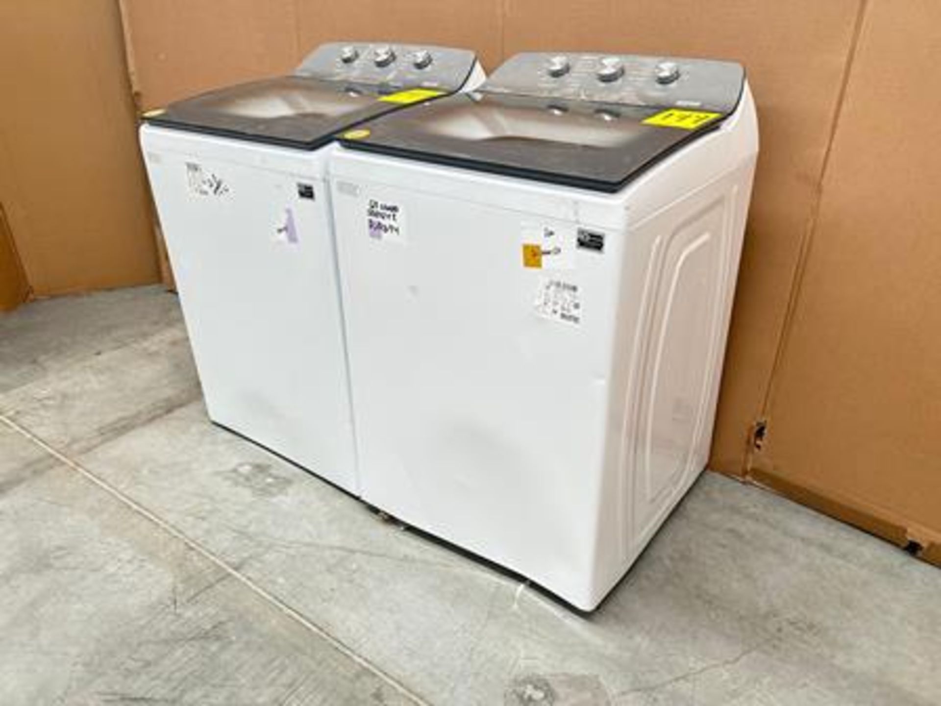 Lote de 2 lavadoras contiene: 1 Lavadora de 20 KG Marca WHIRPOOL, Modelo 8MWTW2024WPM0, Serie 83782 - Image 2 of 6