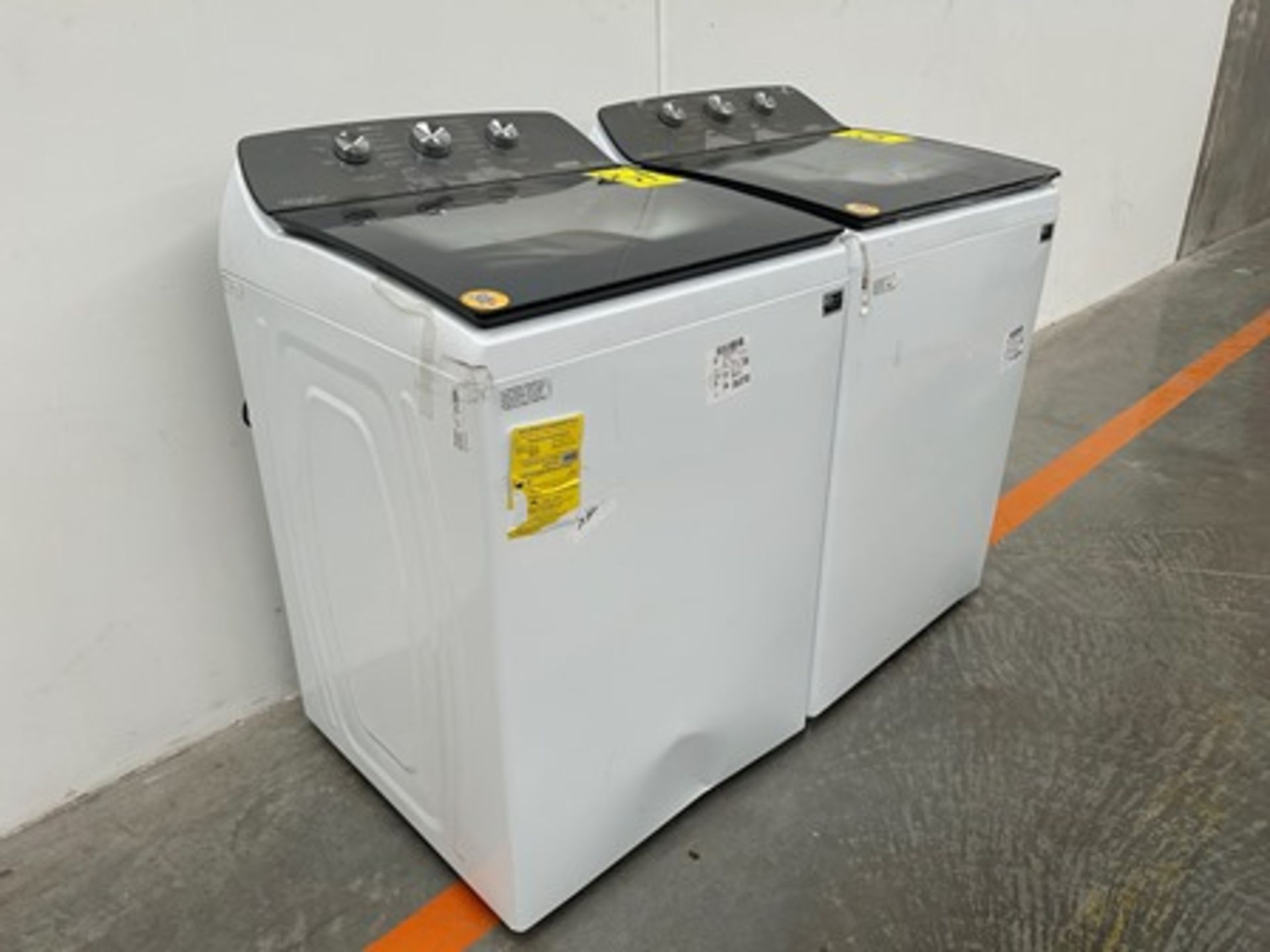 Lote de 2 lavadoras contiene: 1 Lavadora de 20 KG Marca WHIRPOOL, Modelo 8MWTW2024WPM0, Serie 83777 - Image 3 of 7