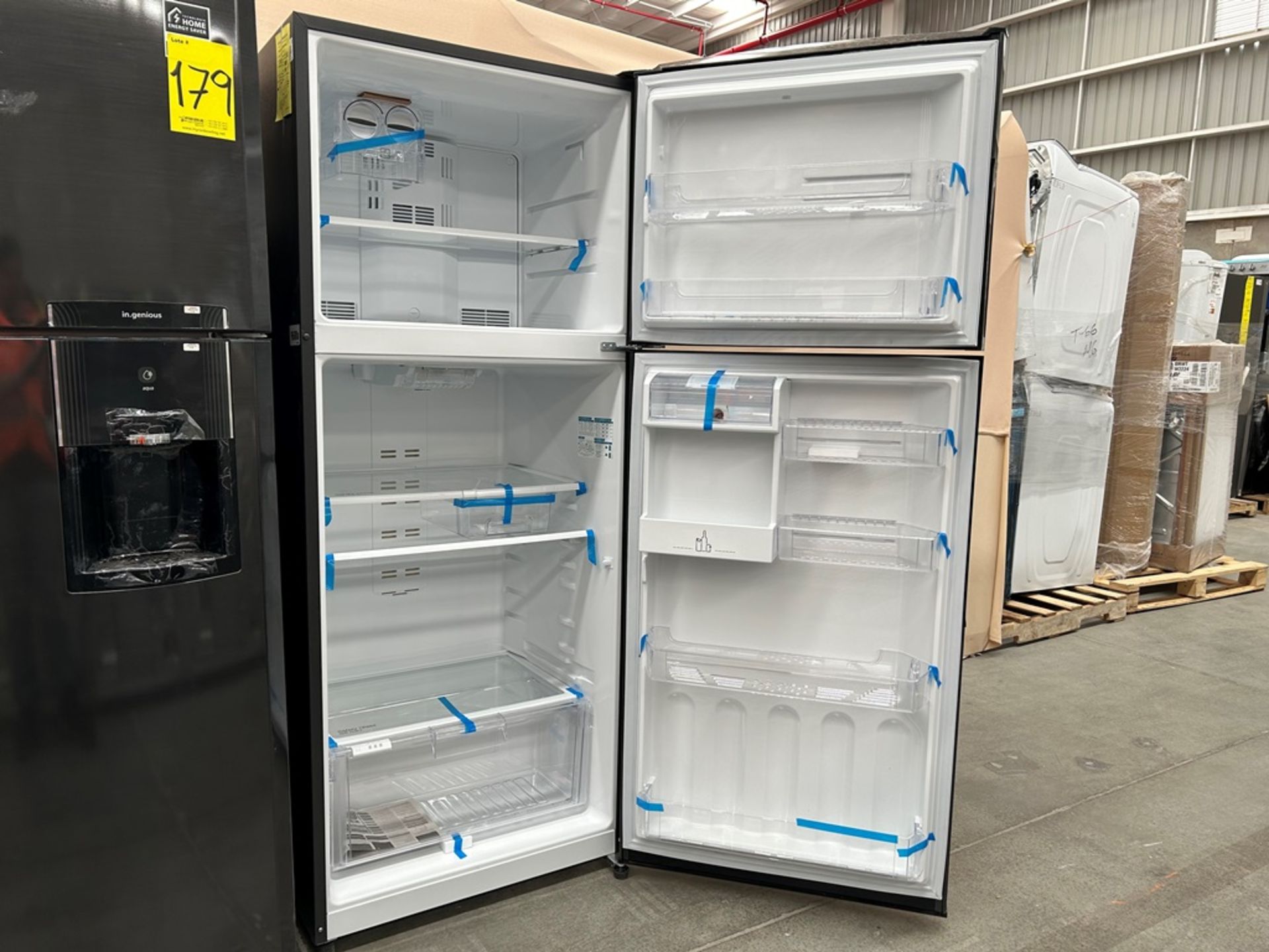 Lote de 2 refrigeradores contiene: Refrigerador con dispensador de agua Marca MABE, Modelo RMS510IA - Image 6 of 7