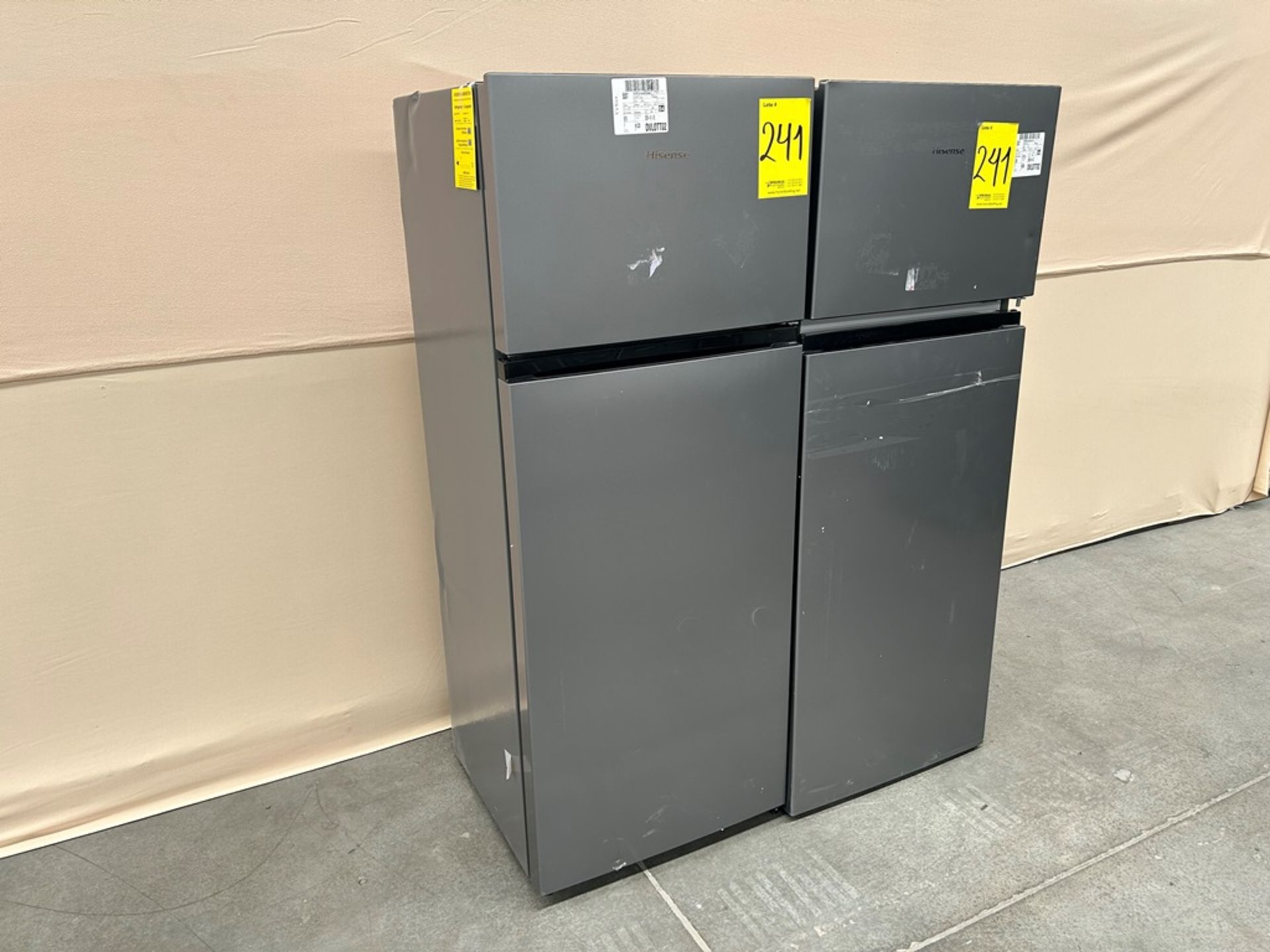 Lote de 2 refrigeradores contiene: Refrigerador Marca HISENSE, Modelo RT80D6AGX, Serie 20422, Color - Image 2 of 7