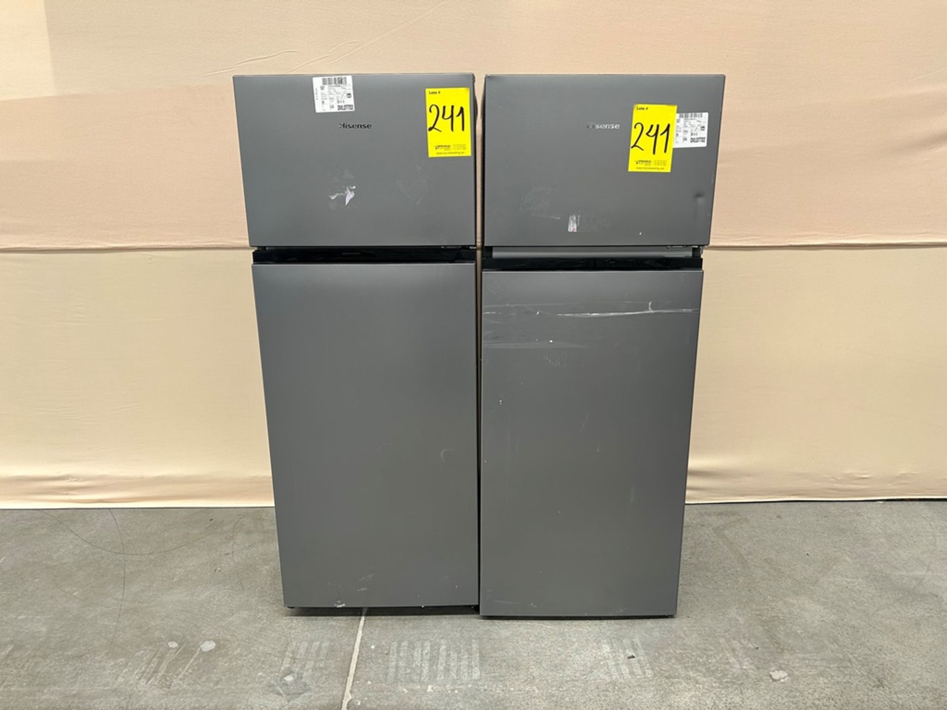 Lote de 2 refrigeradores contiene: Refrigerador Marca HISENSE, Modelo RT80D6AGX, Serie 20422, Color