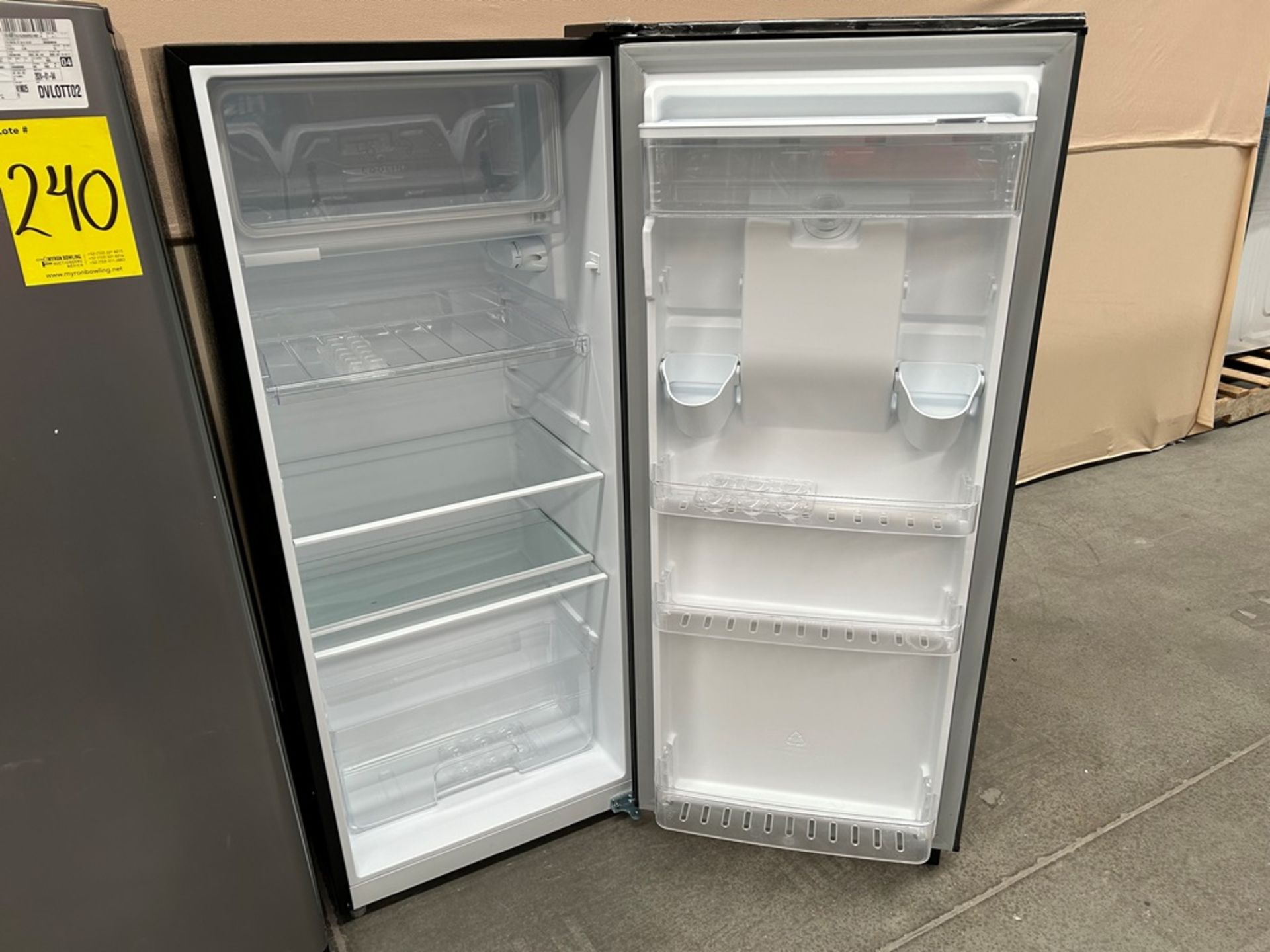 Lote de 2 refrigeradores contiene: Refrigerador con dispensador de agua Marca HISENSE, Modelo RR6D6 - Image 5 of 6