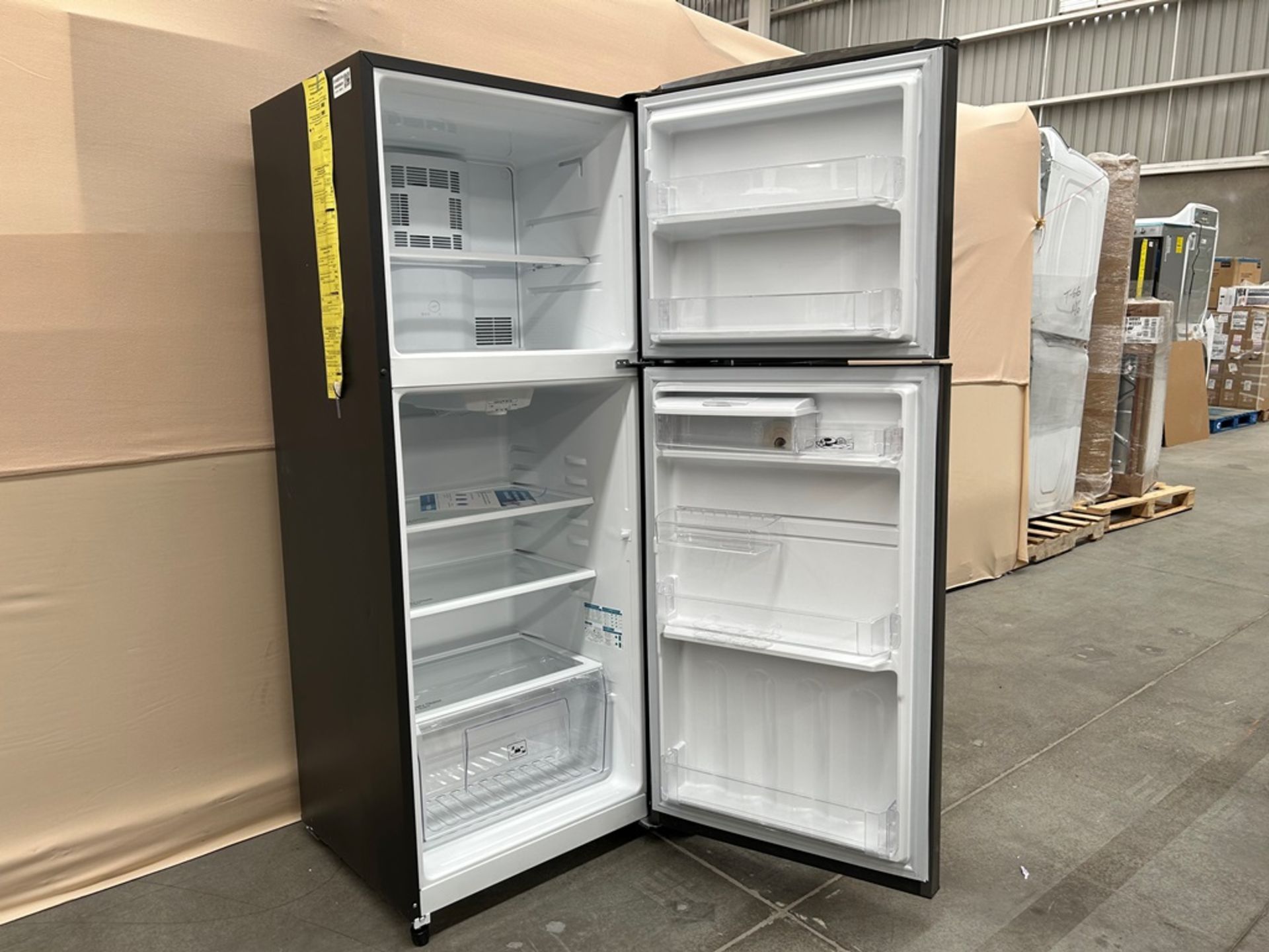 Lote de 2 refrigeradores contiene: Refrigerador con dispensador de agua Marca MABE, Modelo RME360FD - Image 4 of 6