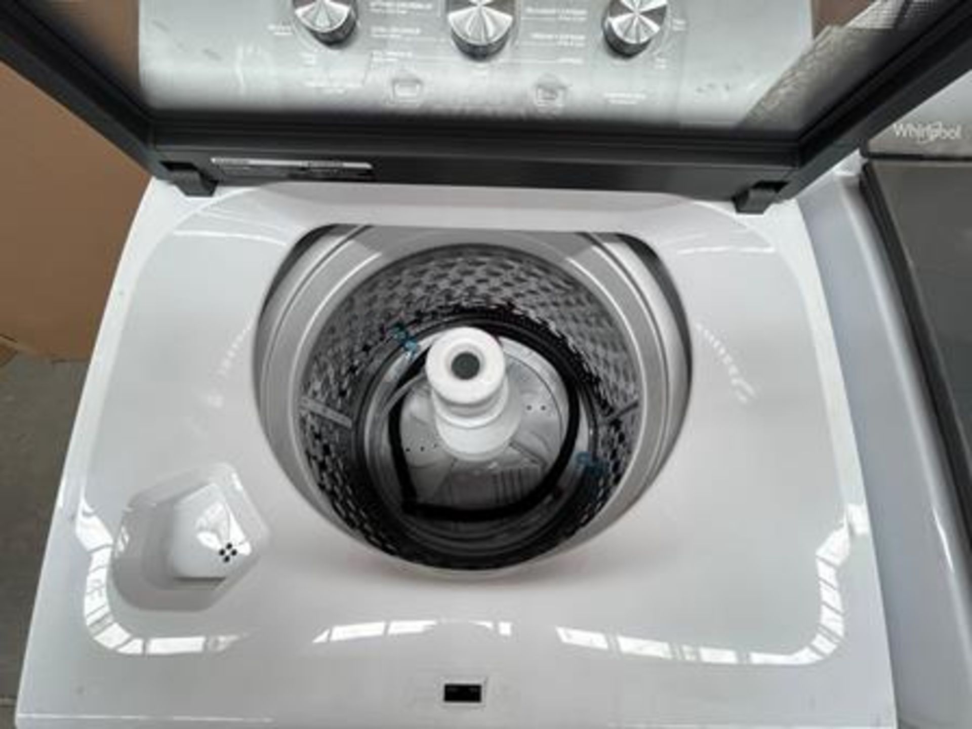 Lote de 2 lavadoras contiene: 1 Lavadora de 20 KG Marca WHIRPOOL, Modelo 8MWTW2024WPM0, Serie 83782 - Image 4 of 6