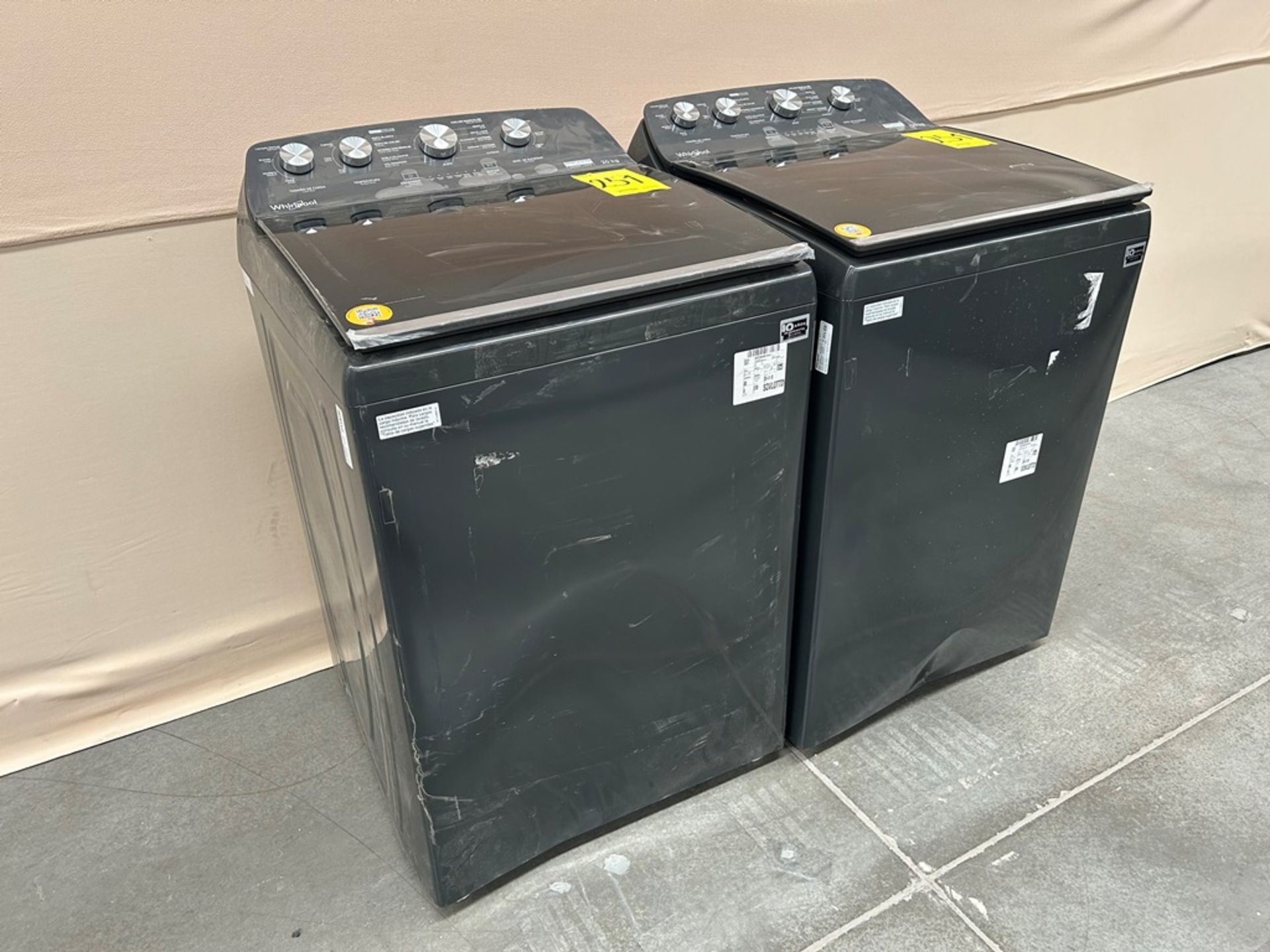 Lote de 2 lavadoras contiene: 1 Lavadora de 20 KG Marca WHIRPOOL, Modelo 8MWTW2024WLG0, Serie 45344 - Image 3 of 6