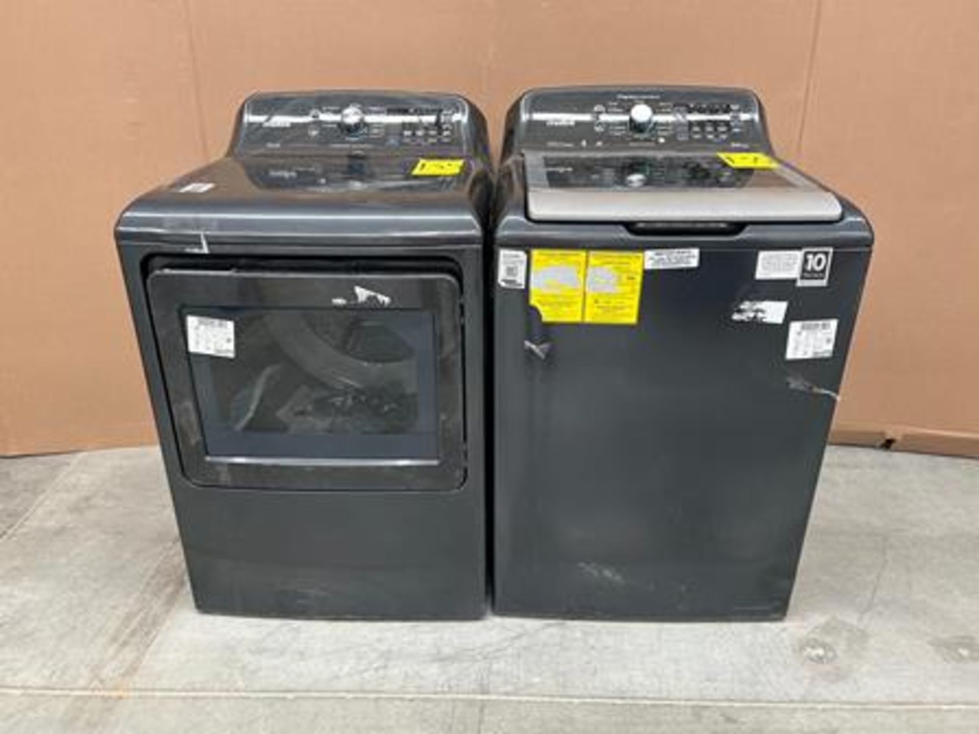 Lavadora y Secadora contiene: 1 lavadora de 24 KG Marca MABE, Modelo LMH74201WDB10, Serie 18418, Co