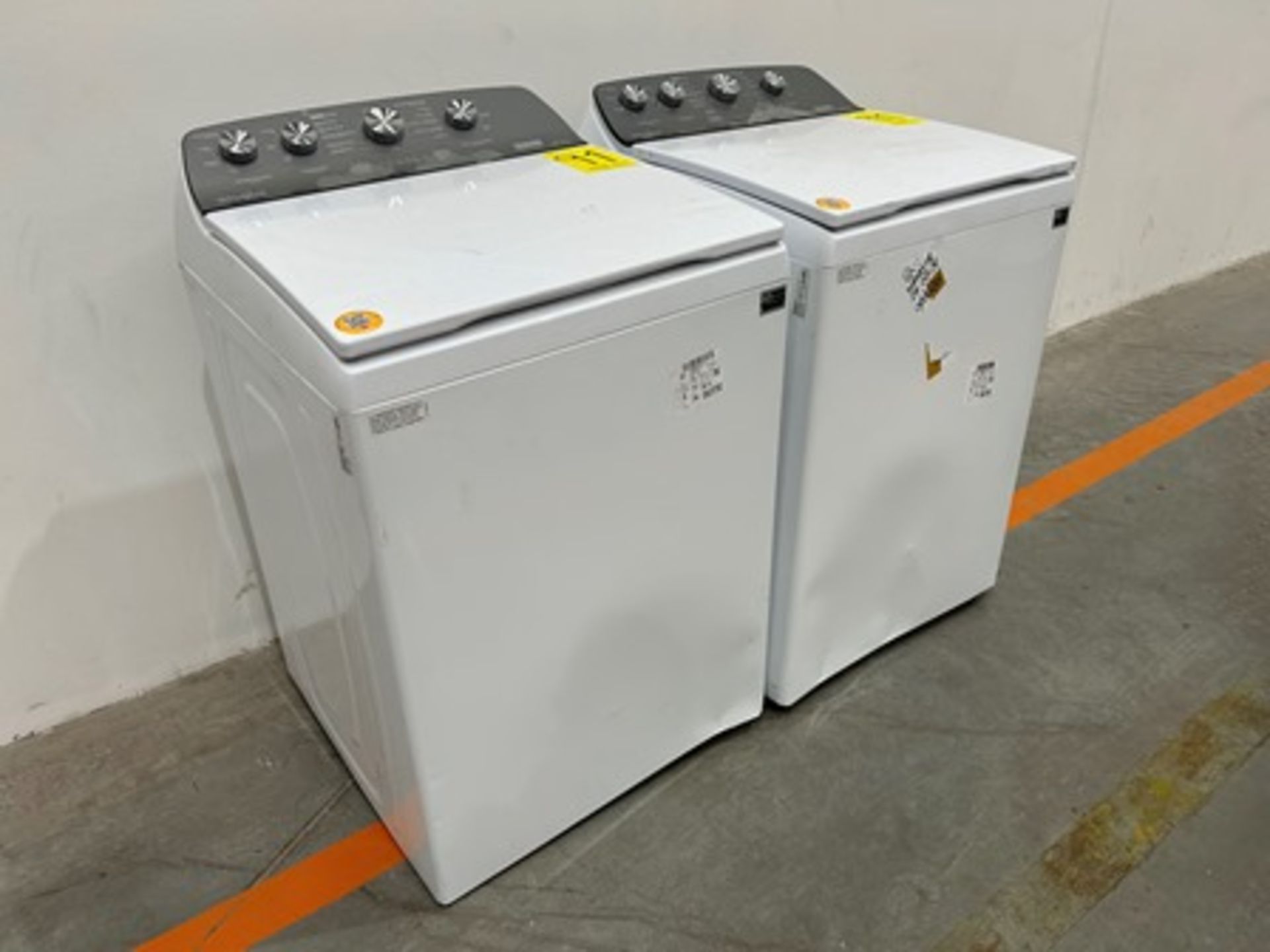 Lote de 2 lavadoras contiene: 1 Lavadora de 20 KG Marca WHIRPOOL, Modelo 8MWTW2024WPM0, Serie 38913 - Image 3 of 6