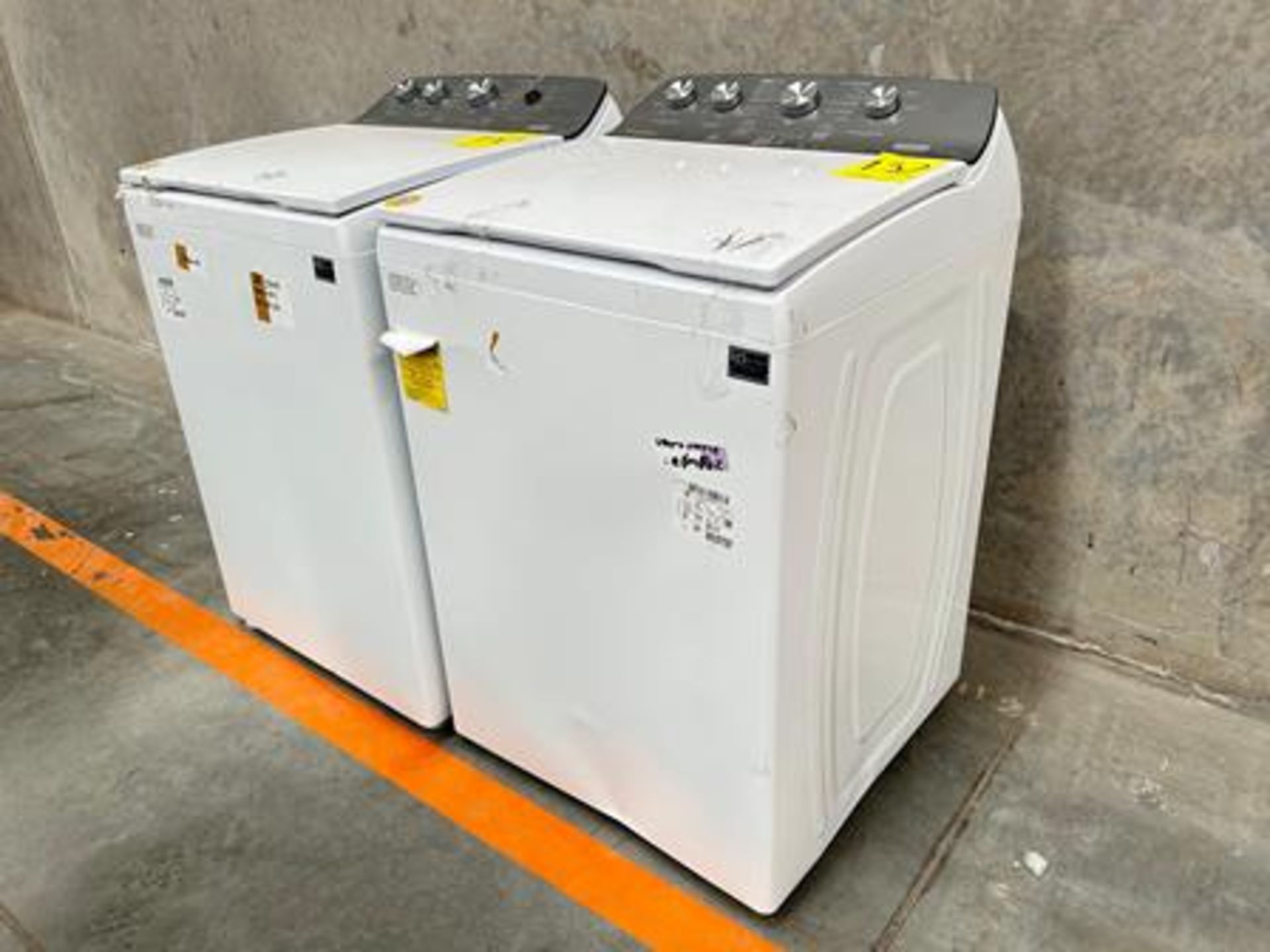 Lote de 2 lavadoras contiene: 1 Lavadora de 22 KG Marca WHIRPOOL, Modelo 8MWTW2224MPM0, Serie 44281 - Image 2 of 6