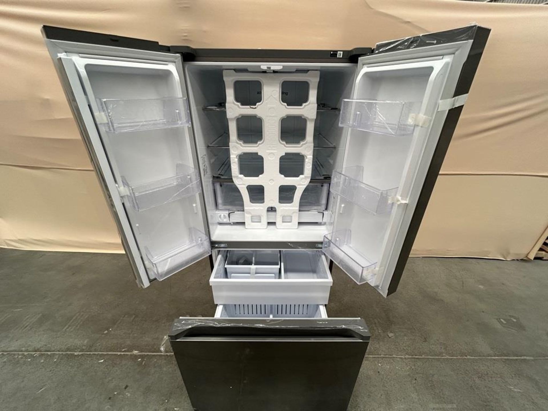 Refrigerador Marca SAMSUNG, Modelo RF25C5151S9, Serie 01154Z, Color GRIS (Equipo de devolución) - Image 4 of 8