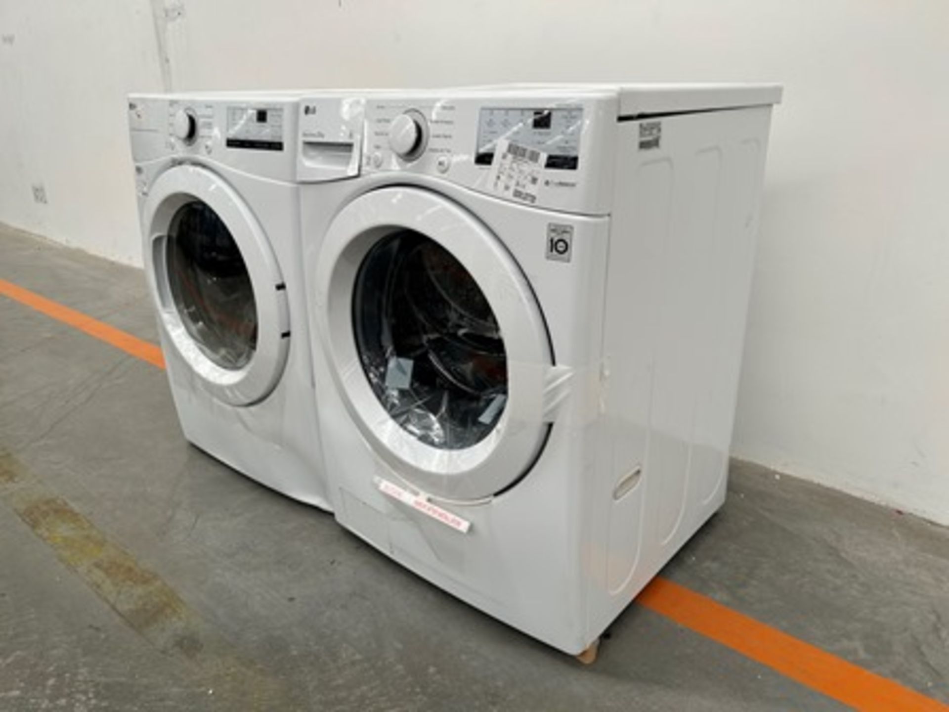 Combo lavadora y Secadora contiene: 1 Lavadora de 20 KG Marca LG, Modelo WM202V26W, Serie 0X531, Co - Image 2 of 8