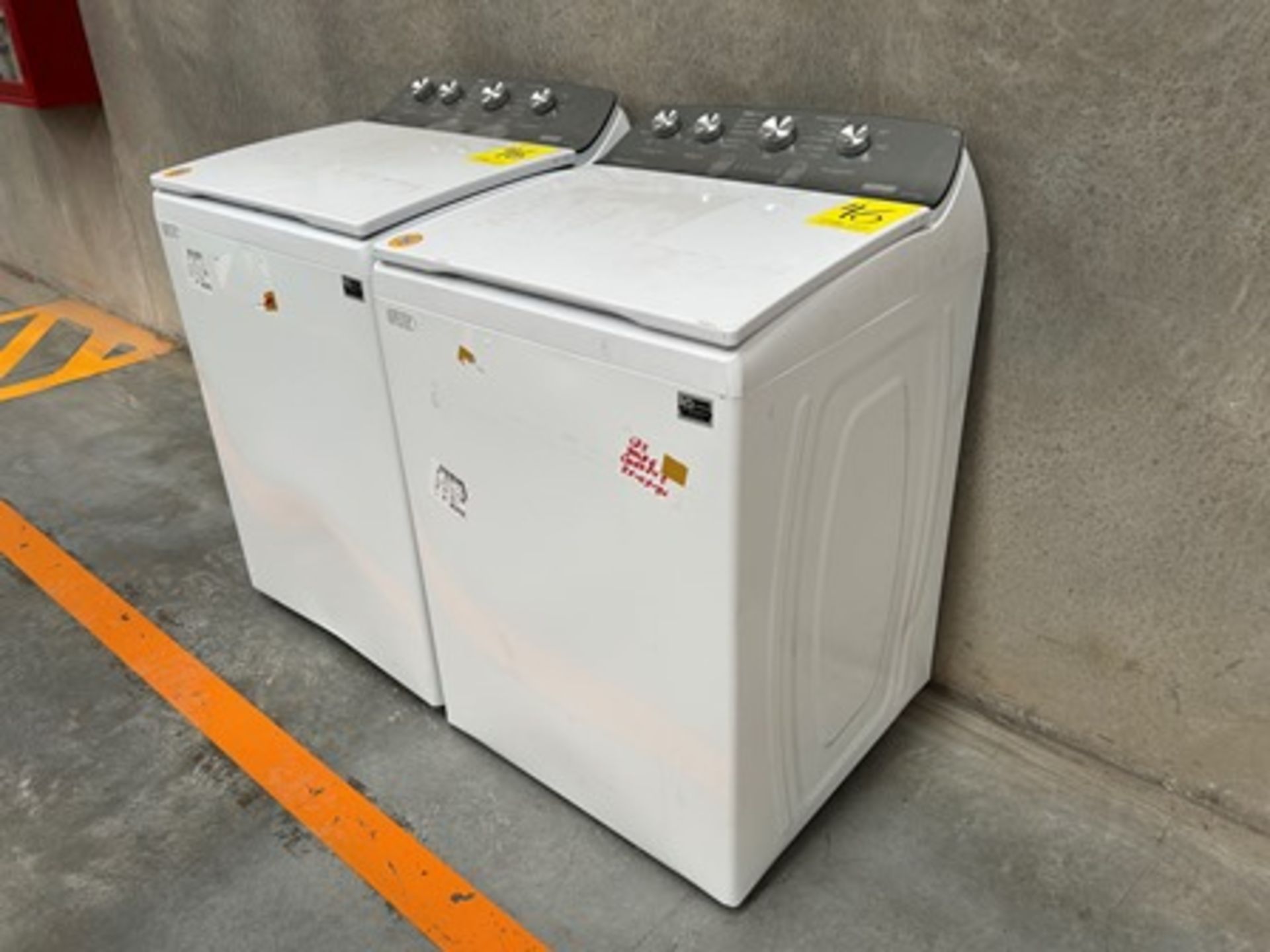 Lote de 2 lavadoras contiene: 1 Lavadora de 22 KG Marca WHIRPOOL, Modelo 8MWTW2224MPM0, Serie 71225 - Image 2 of 8
