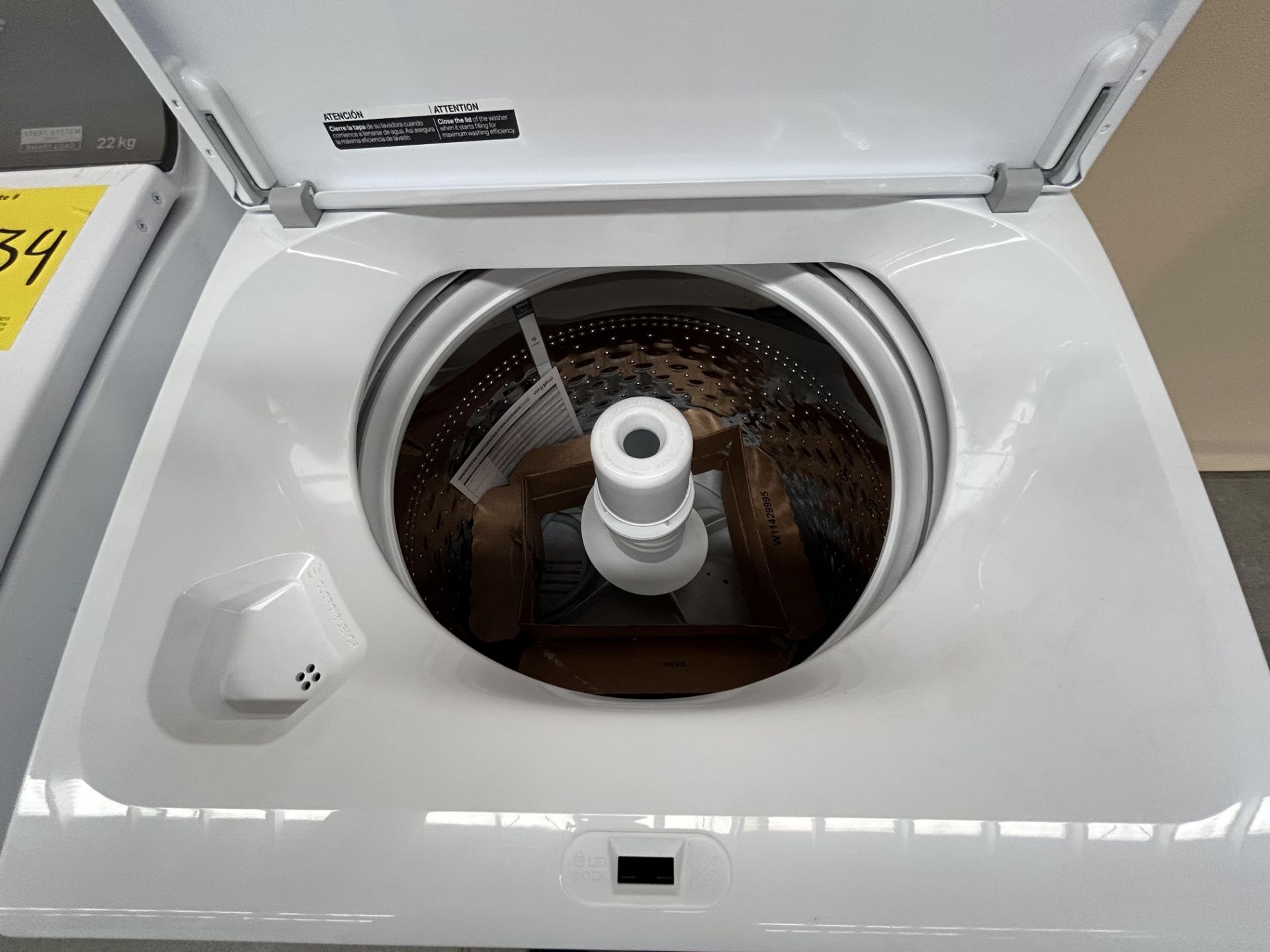 Lote de 2 lavadoras contiene: 1 Lavadora de 22 KG Marca WHIRPOOL, Modelo 8MWTW2224MPM0, Serie 56380 - Image 4 of 7