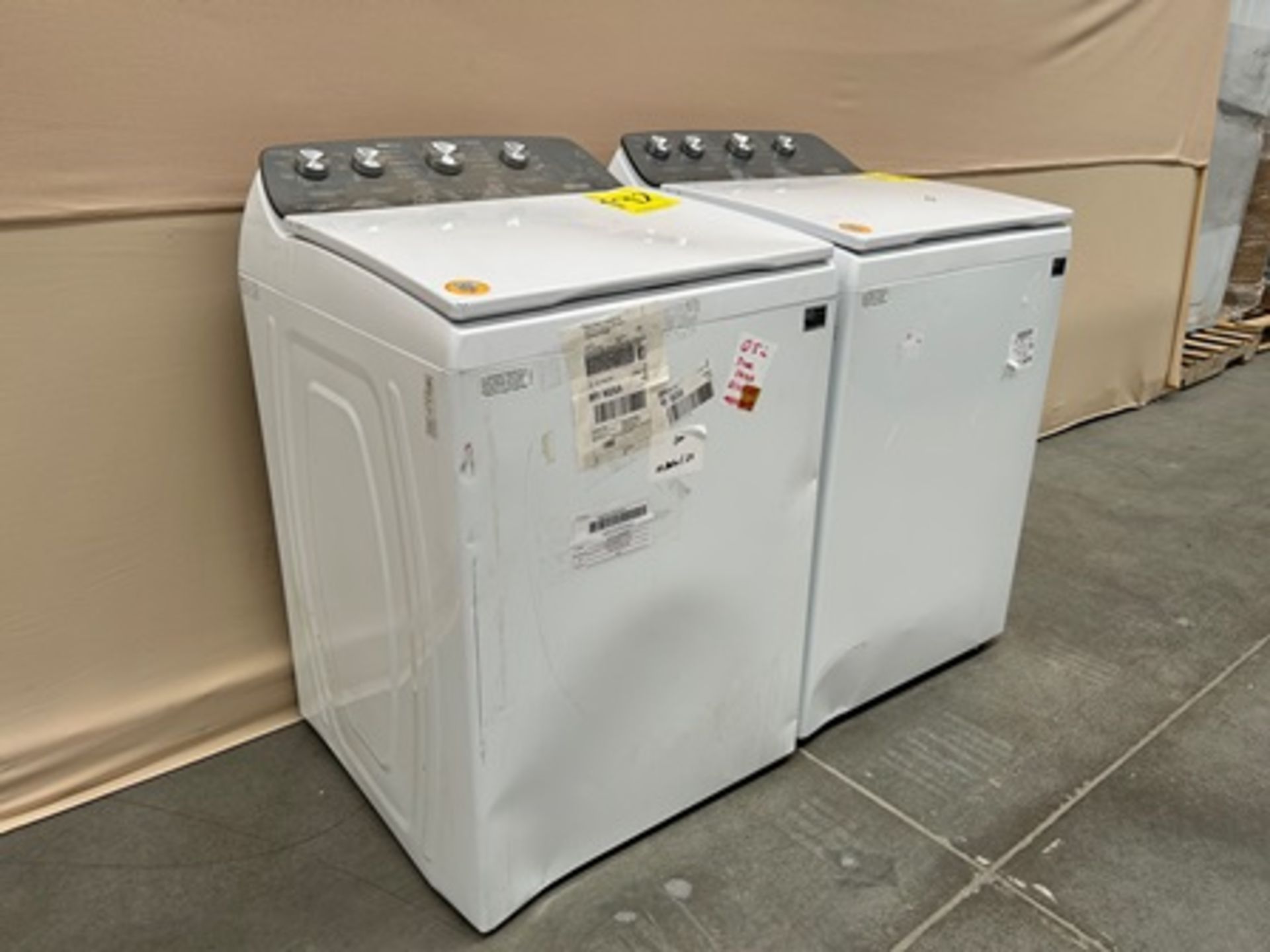 Lote de 2 lavadoras contiene: 1 Lavadora de 22 KG Marca WHIRPOOL, Modelo 8MWTW2224MPM0, Serie 77556 - Image 3 of 6