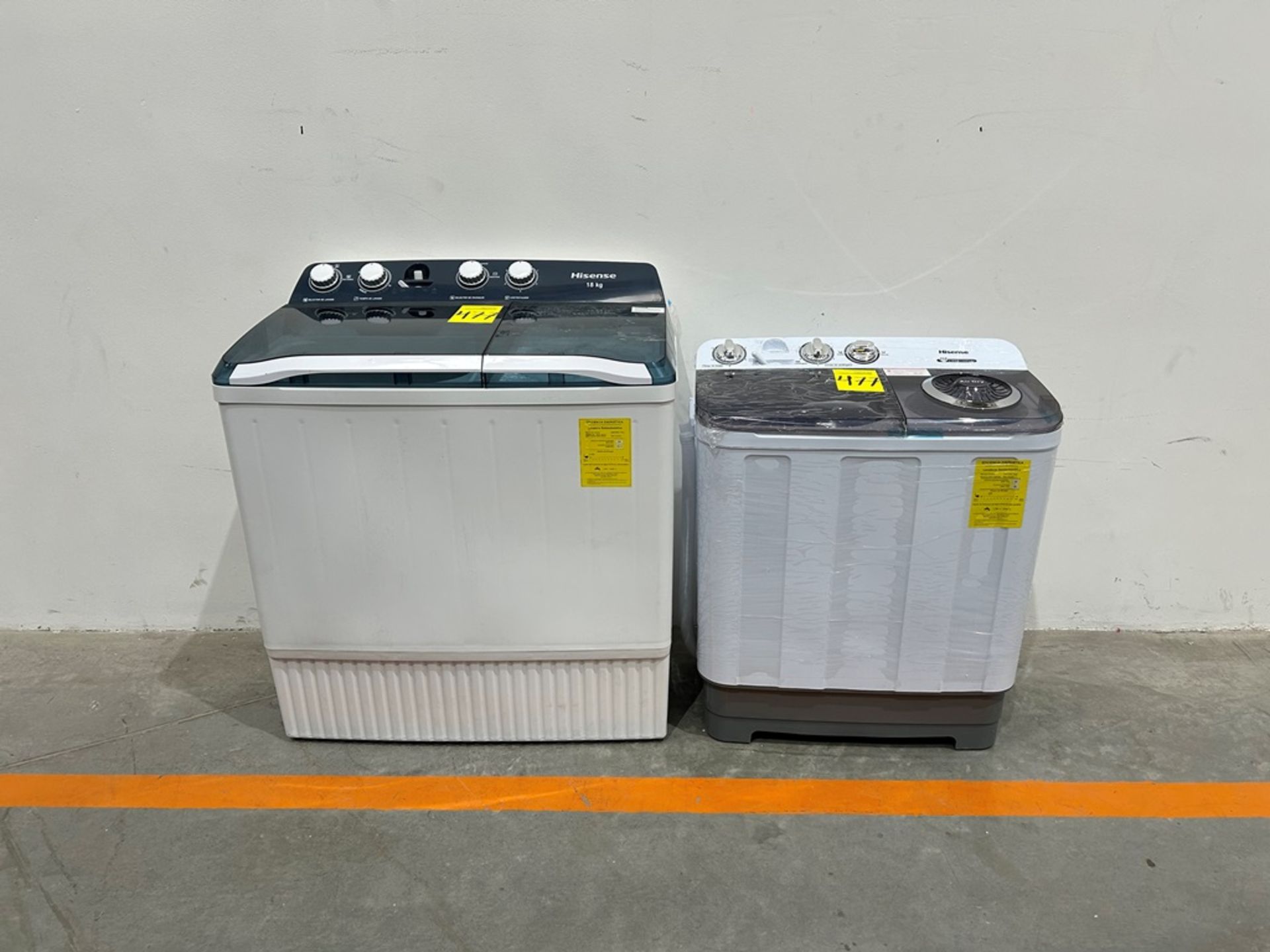 Lote de 2 lavadoras contiene: 1 Lavadora de 18 KG Marca HISENSE, Modelo WSA1801P, Serie 220342, Col